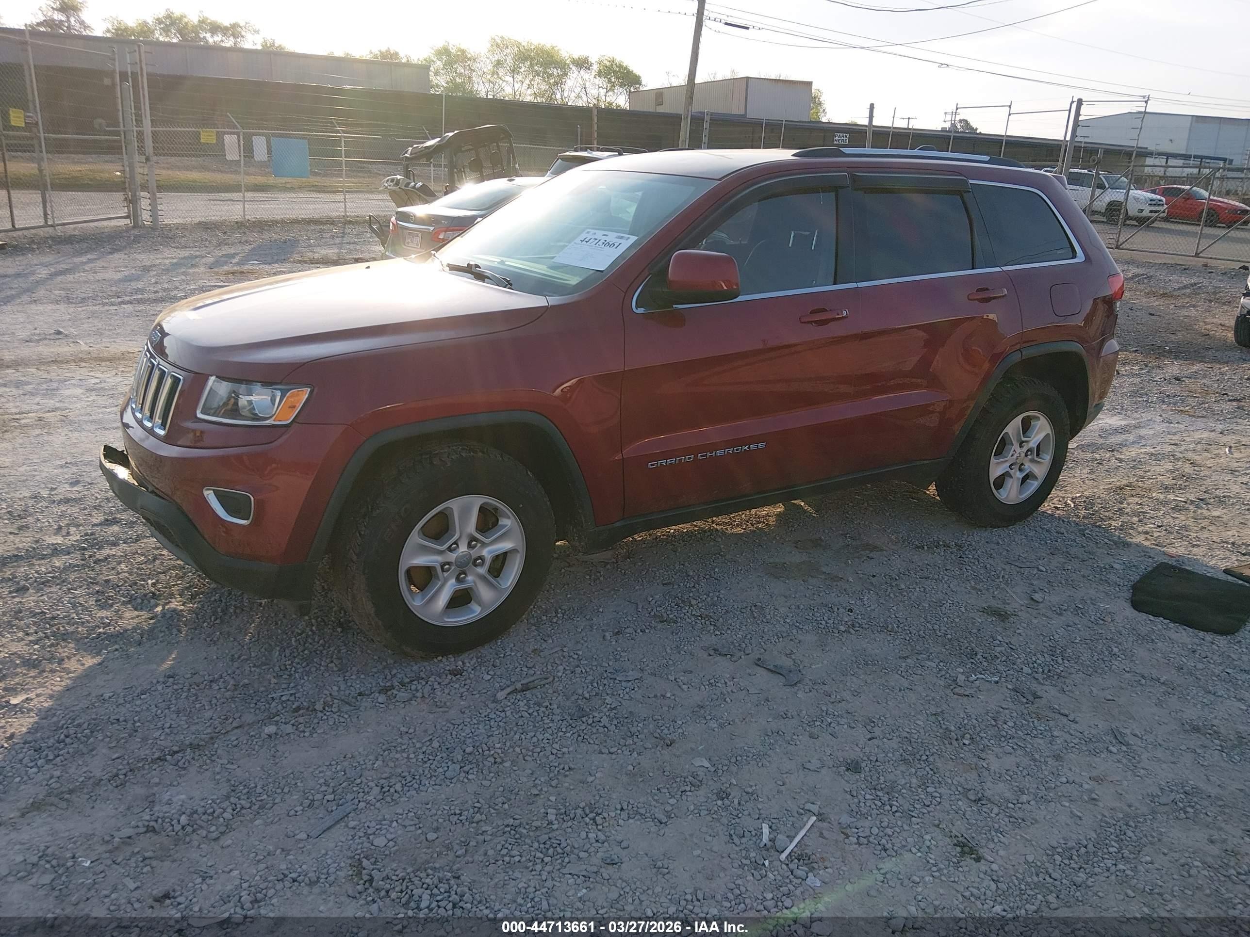 2015 Jeep Grand Cherokee Laredo Red vin: 1C4RJFAG8FC237622