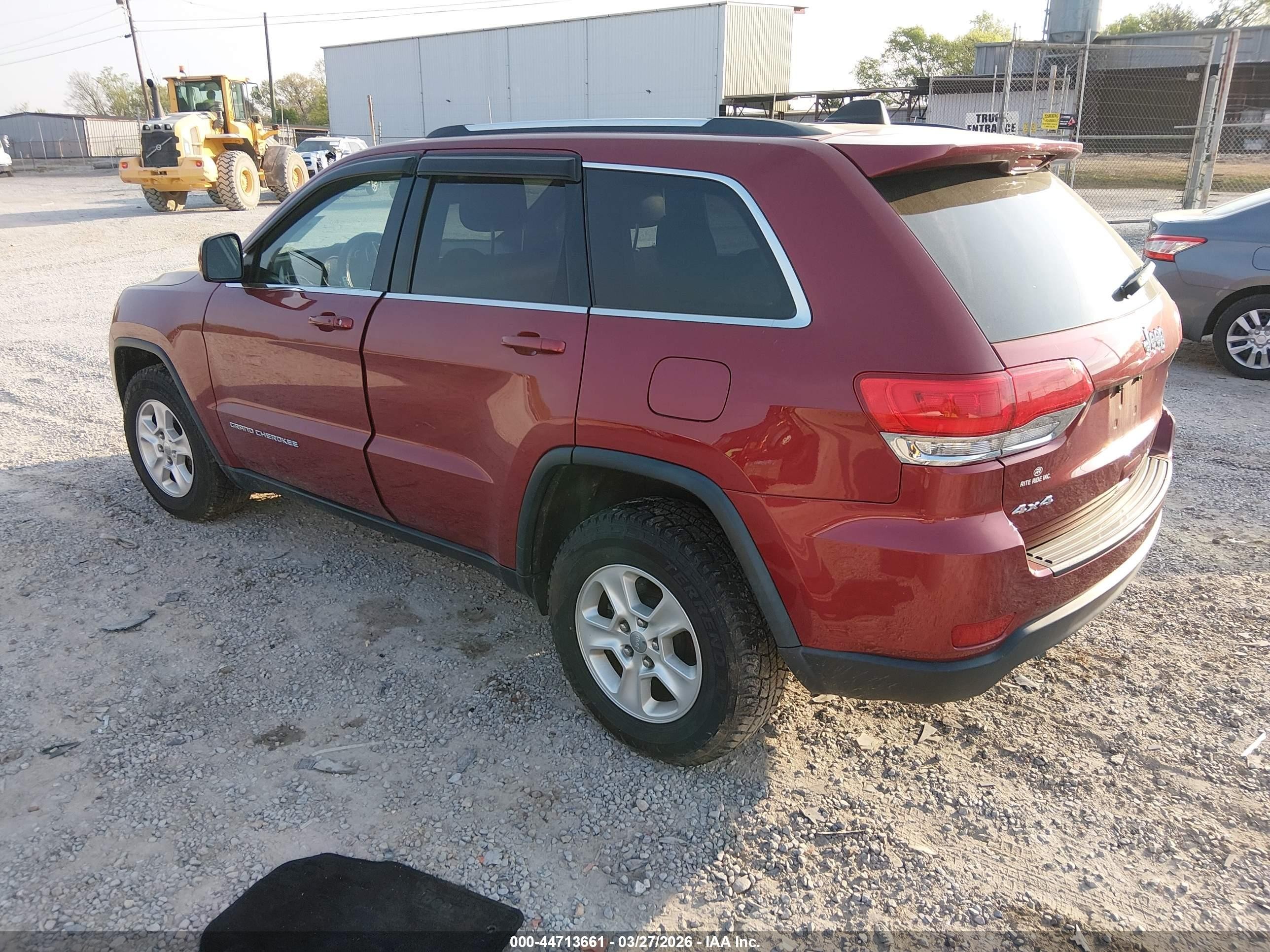 2015 Jeep Grand Cherokee Laredo Red vin: 1C4RJFAG8FC237622