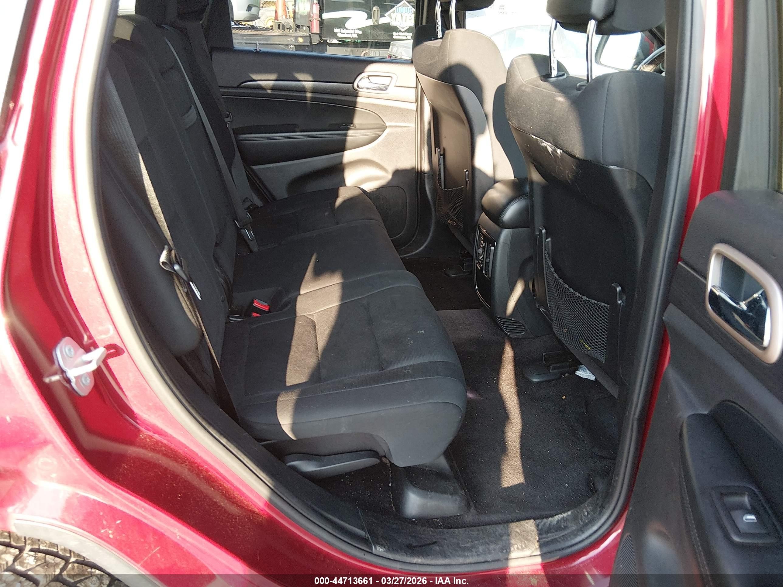 2015 Jeep Grand Cherokee Laredo Red vin: 1C4RJFAG8FC237622