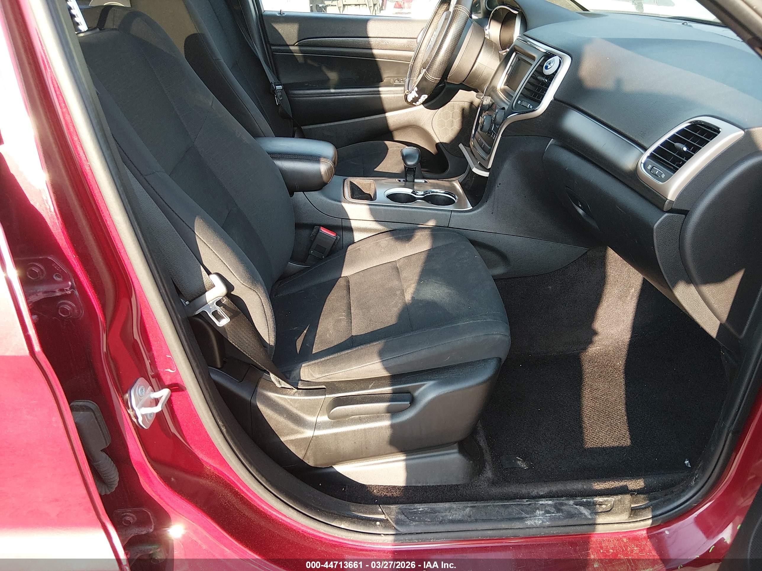 2015 Jeep Grand Cherokee Laredo Red vin: 1C4RJFAG8FC237622