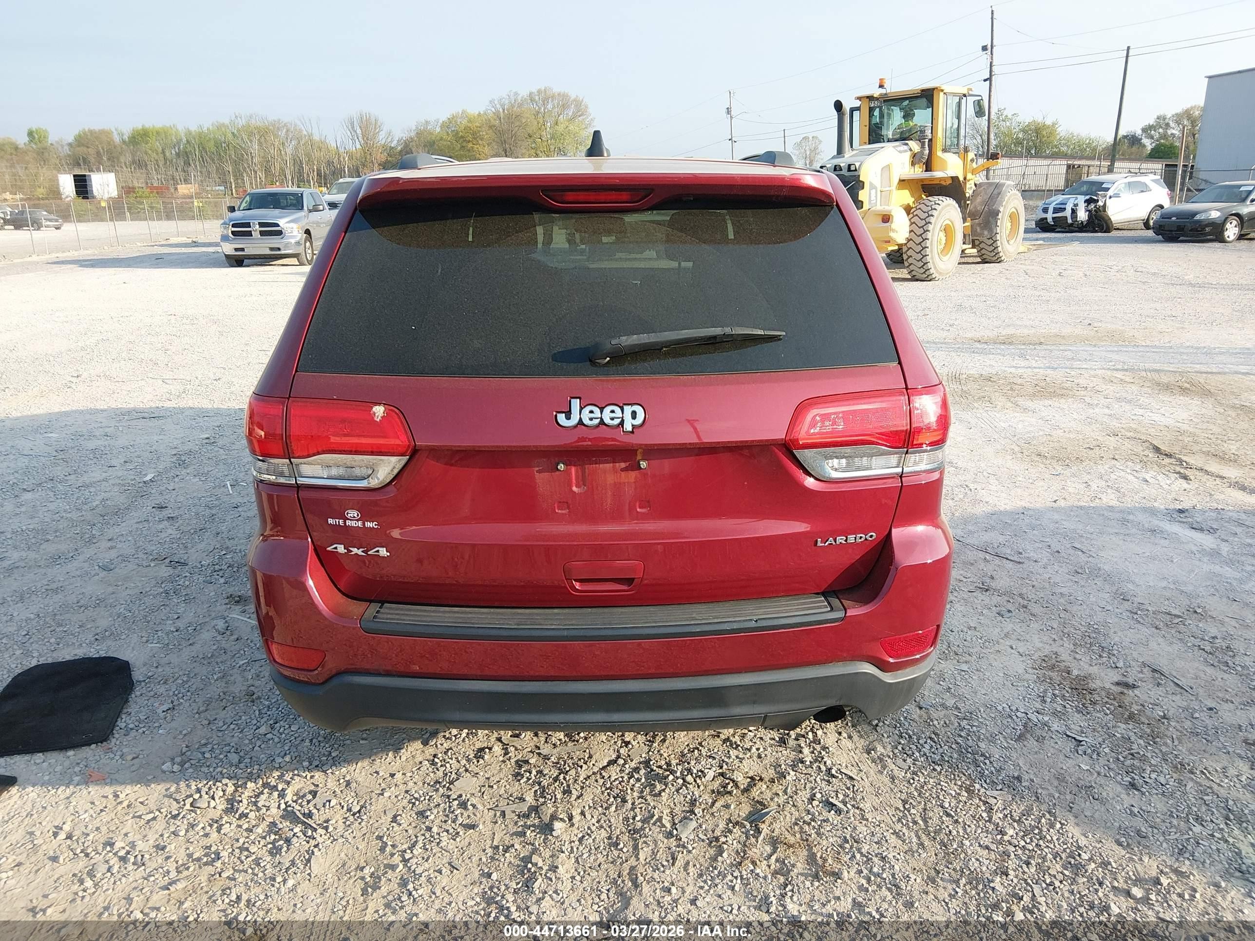 2015 Jeep Grand Cherokee Laredo Red vin: 1C4RJFAG8FC237622