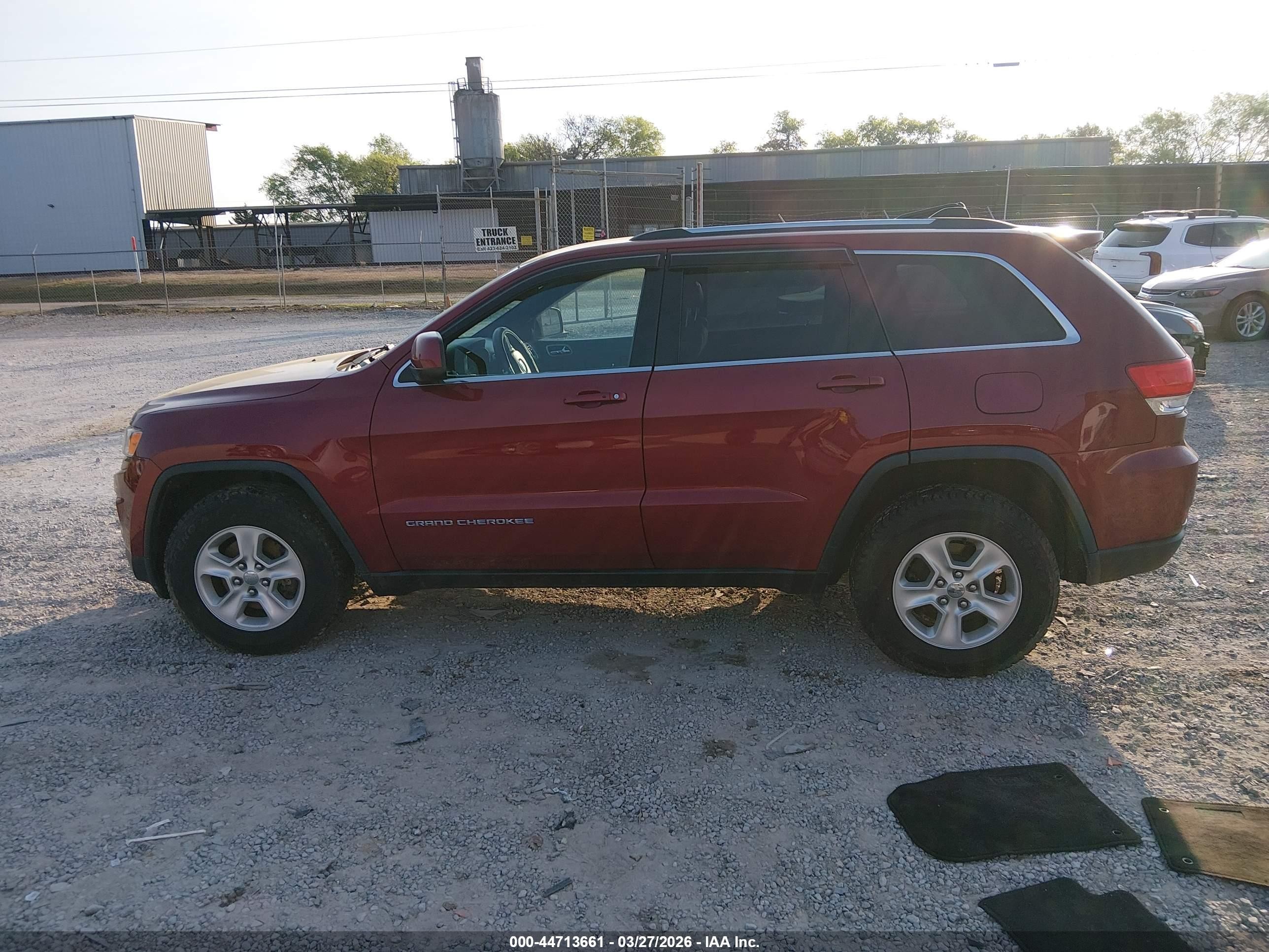 2015 Jeep Grand Cherokee Laredo Red vin: 1C4RJFAG8FC237622