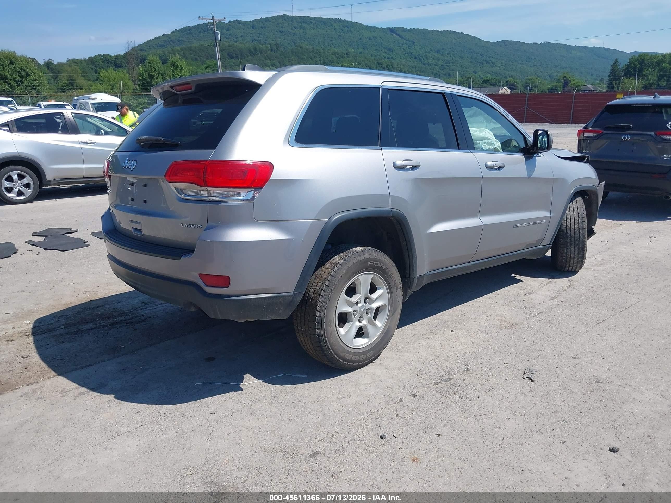 2015 Jeep Grand Cherokee Laredo Серебряный vin: 1C4RJFAG8FC602333