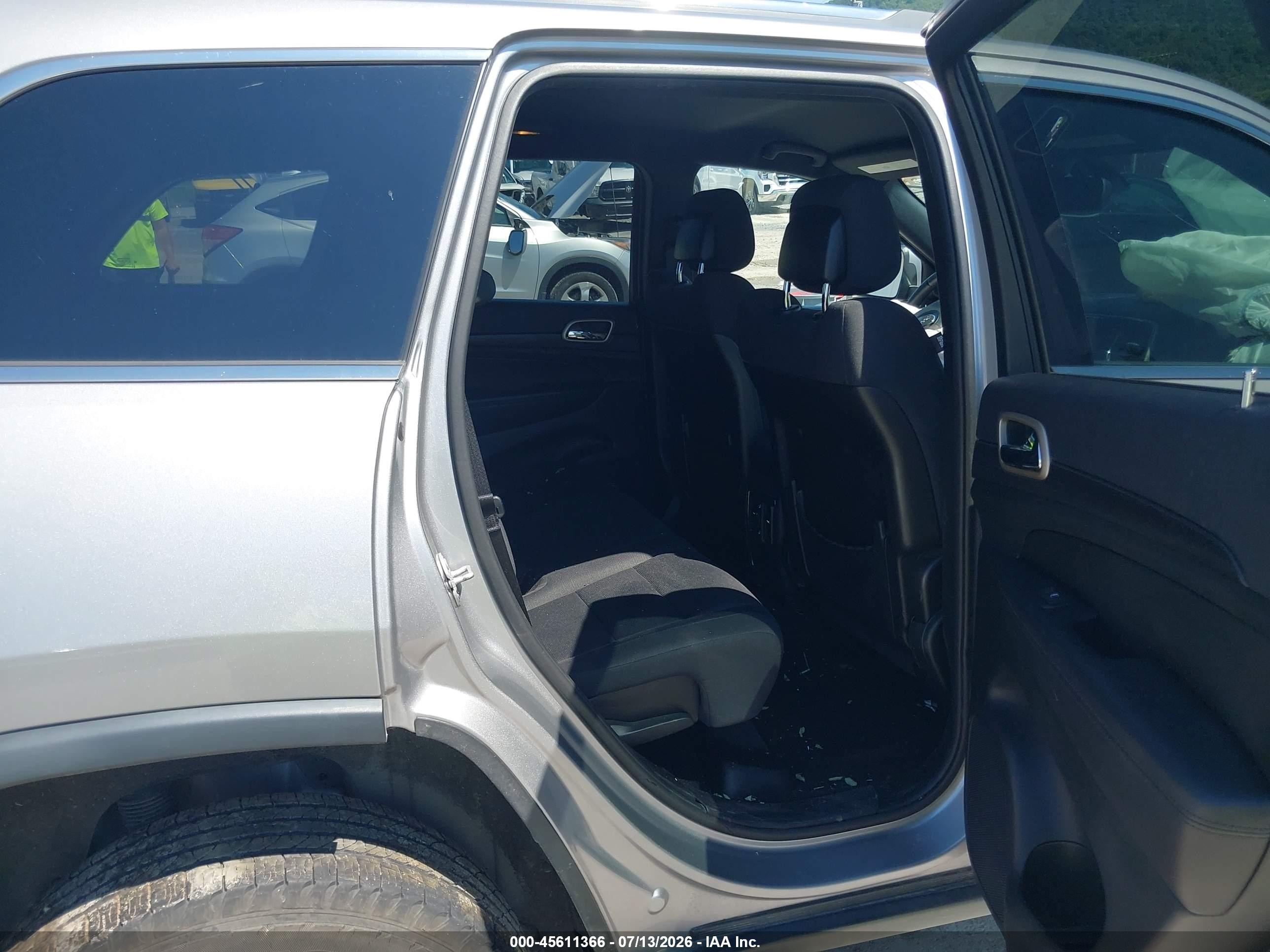 2015 Jeep Grand Cherokee Laredo Серебряный vin: 1C4RJFAG8FC602333