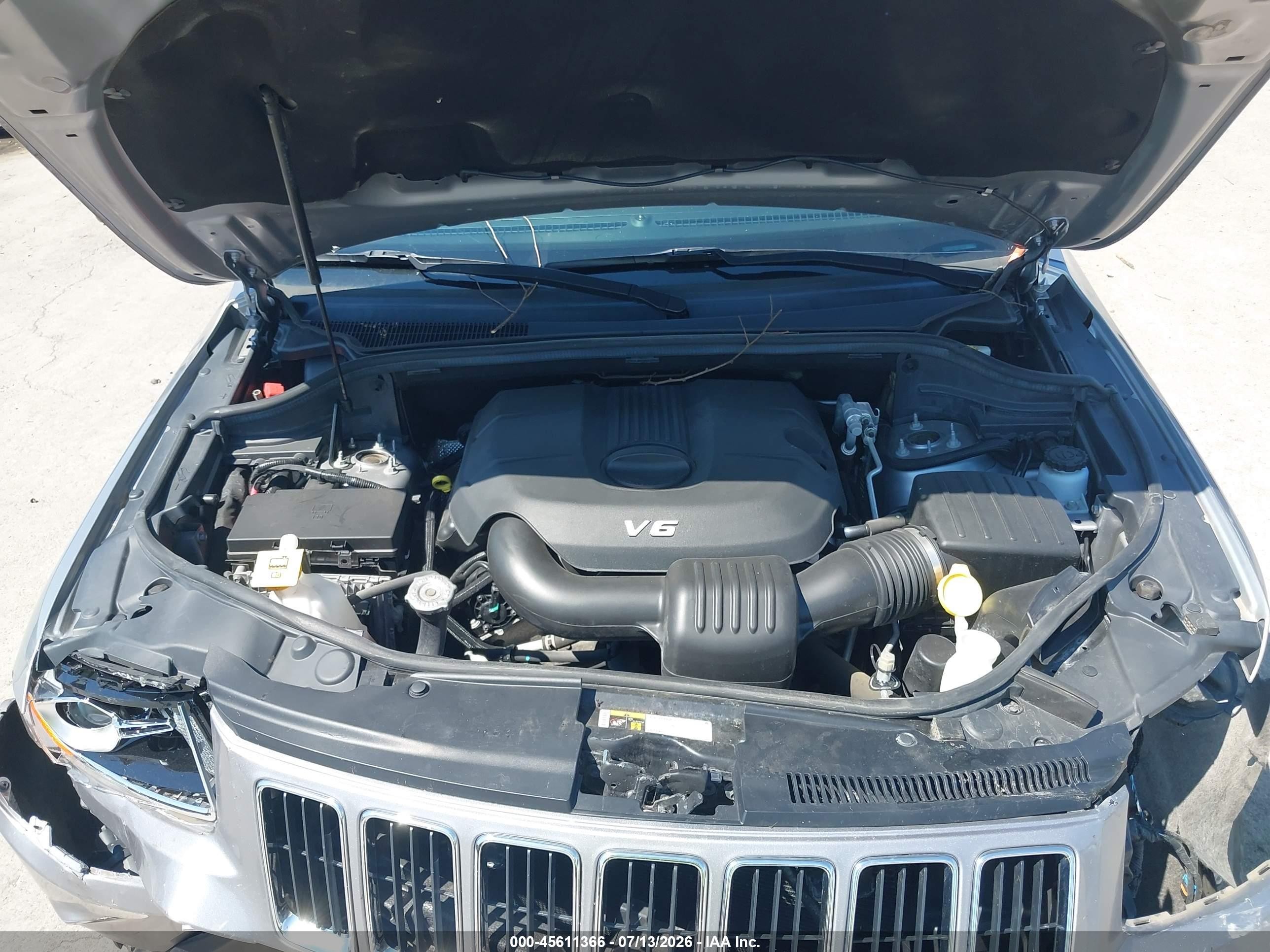 2015 Jeep Grand Cherokee Laredo Серебряный vin: 1C4RJFAG8FC602333
