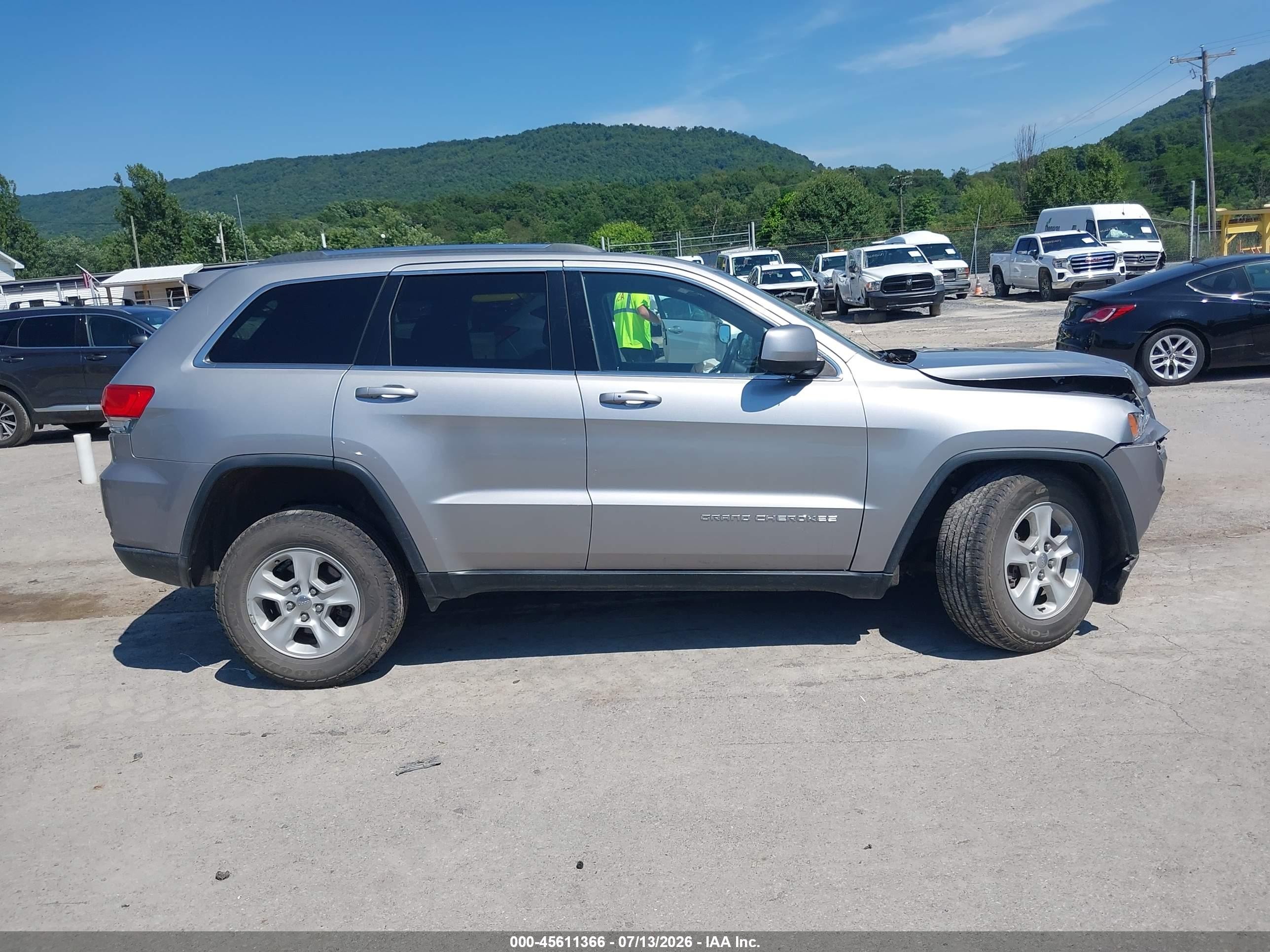 2015 Jeep Grand Cherokee Laredo Серебряный vin: 1C4RJFAG8FC602333