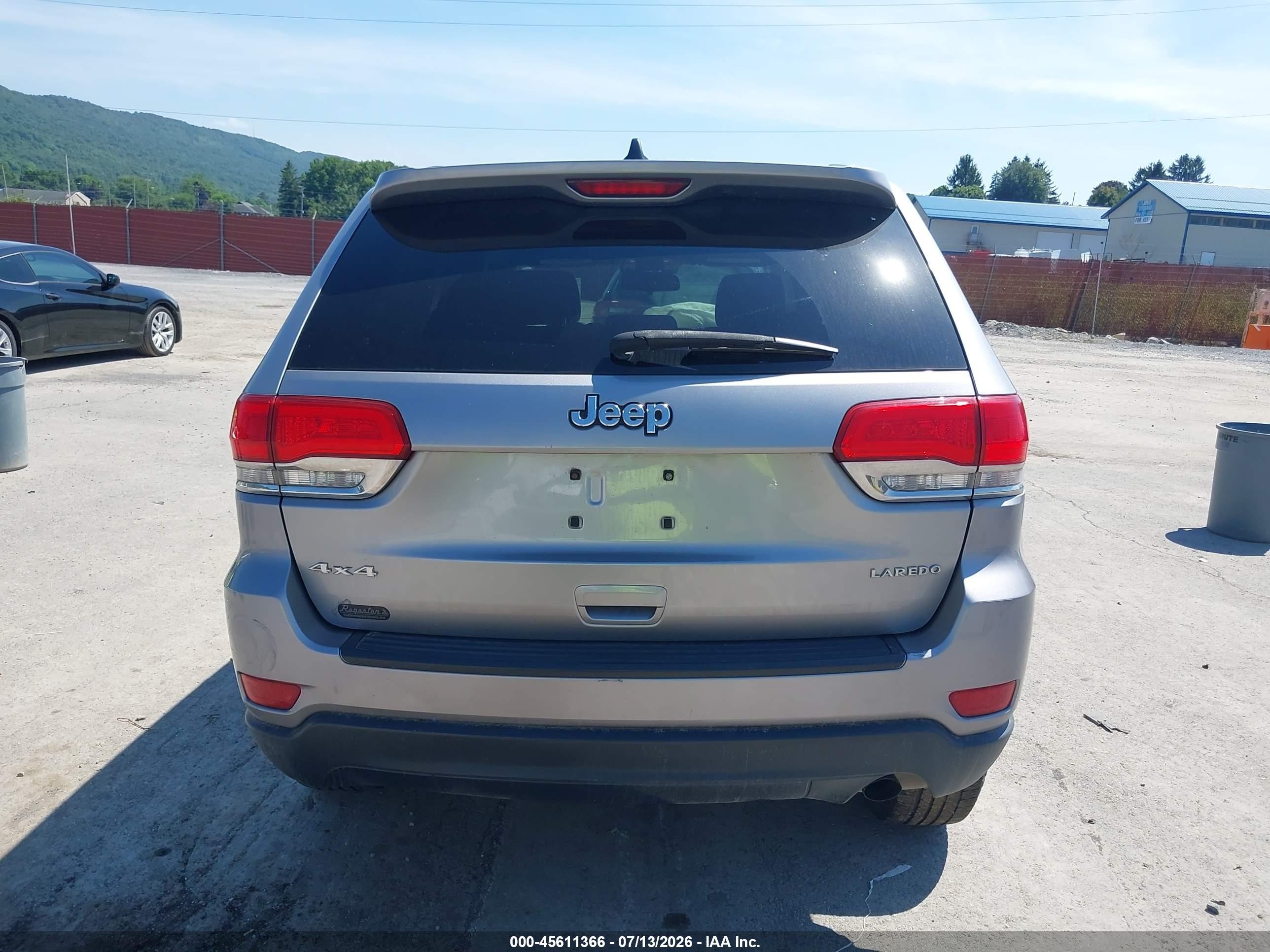 2015 Jeep Grand Cherokee Laredo Серебряный vin: 1C4RJFAG8FC602333