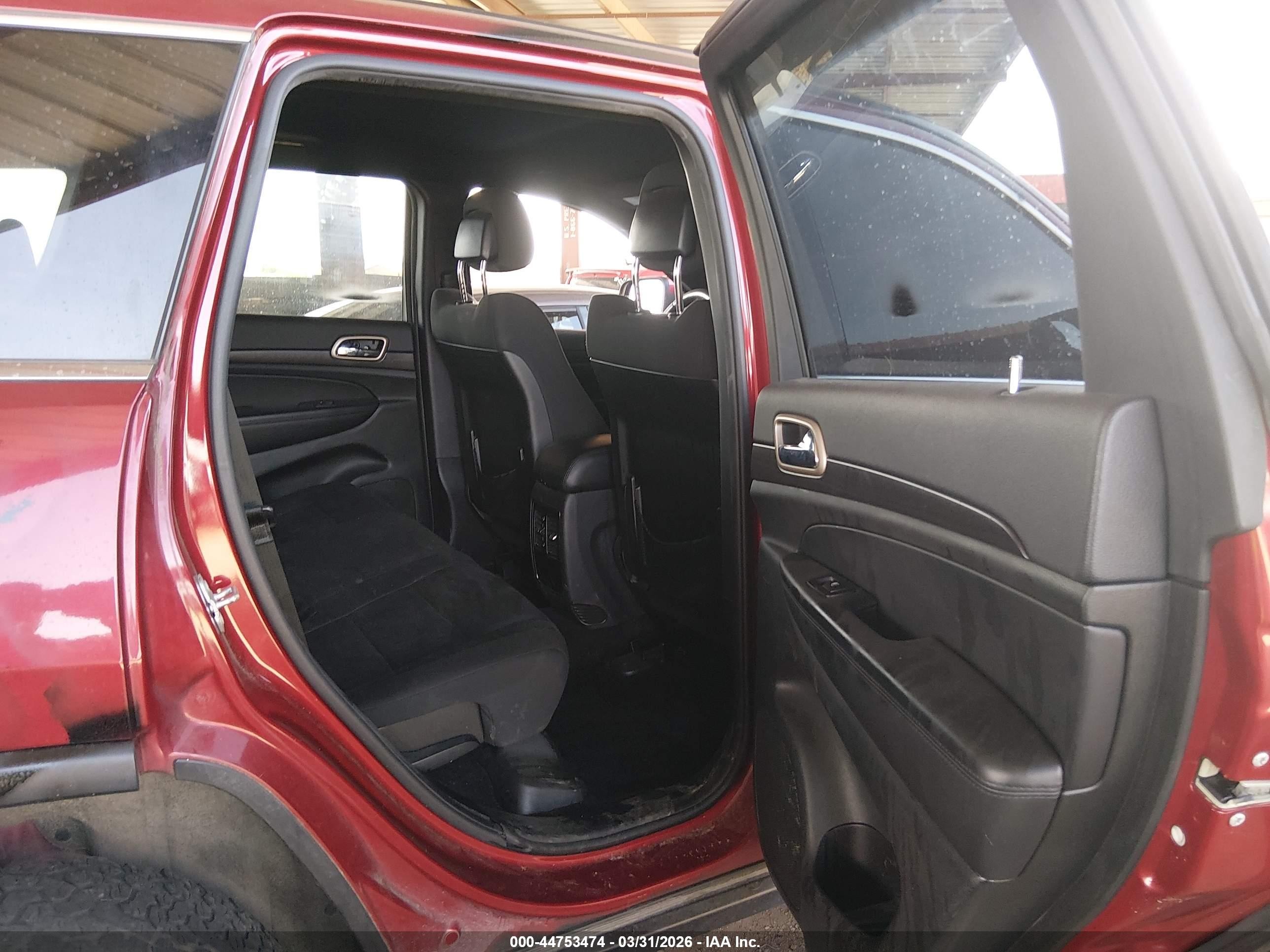 2015 Jeep Grand Cherokee Laredo Red vin: 1C4RJFAG8FC697072