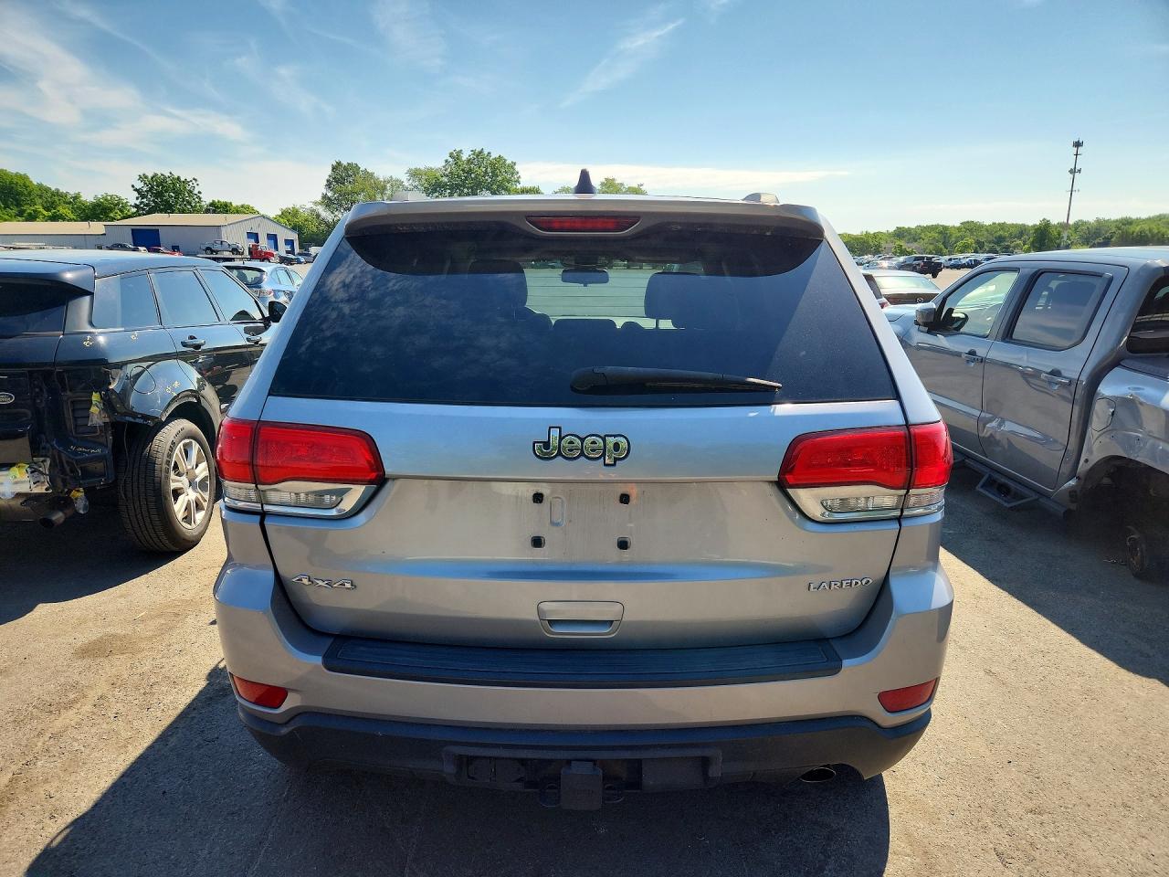 2015 Jeep Grand Cherokee Laredo Silver vin: 1C4RJFAG8FC797172