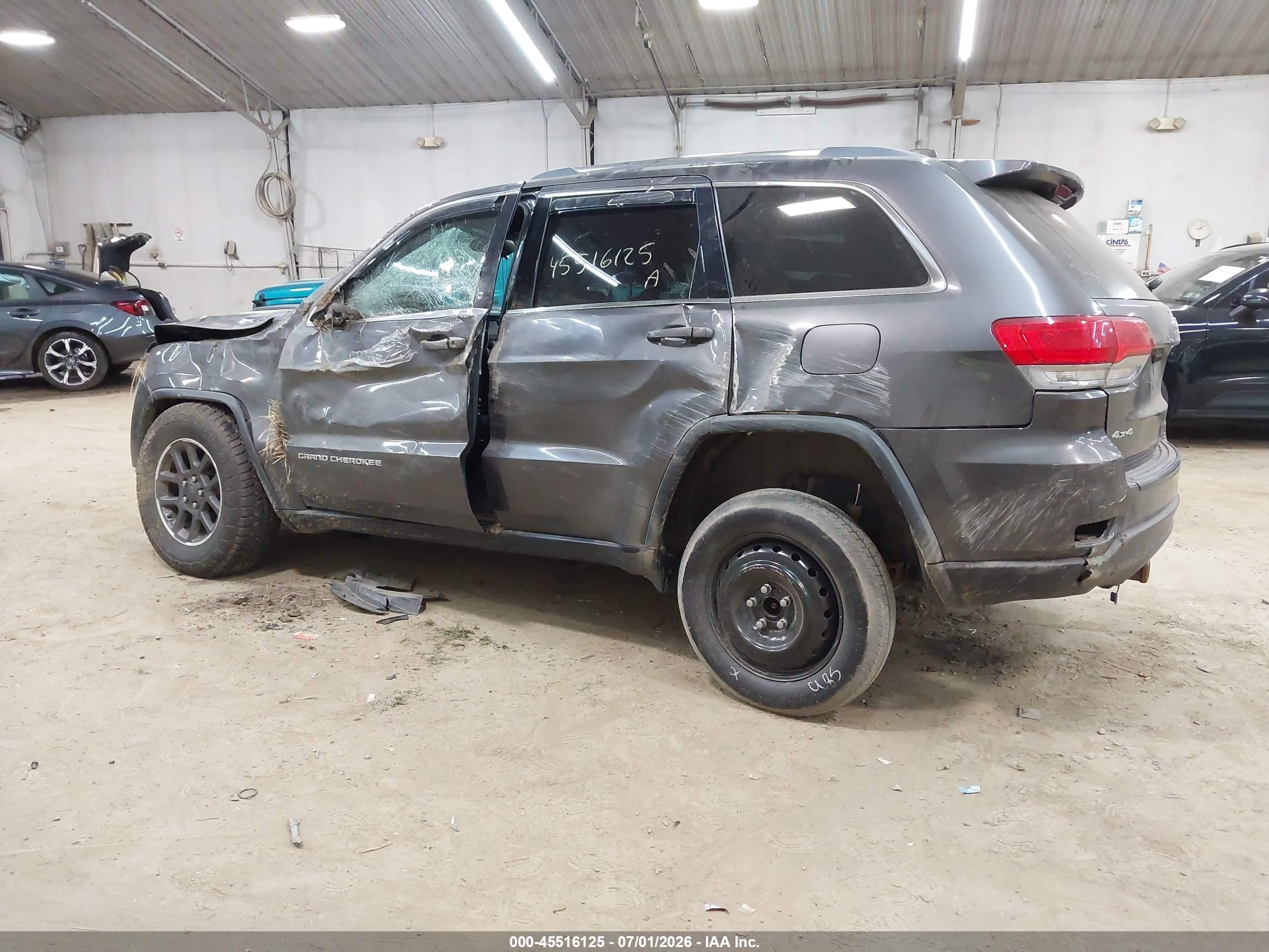2015 Jeep Grand Cherokee Laredo Gray vin: 1C4RJFAG8FC846015