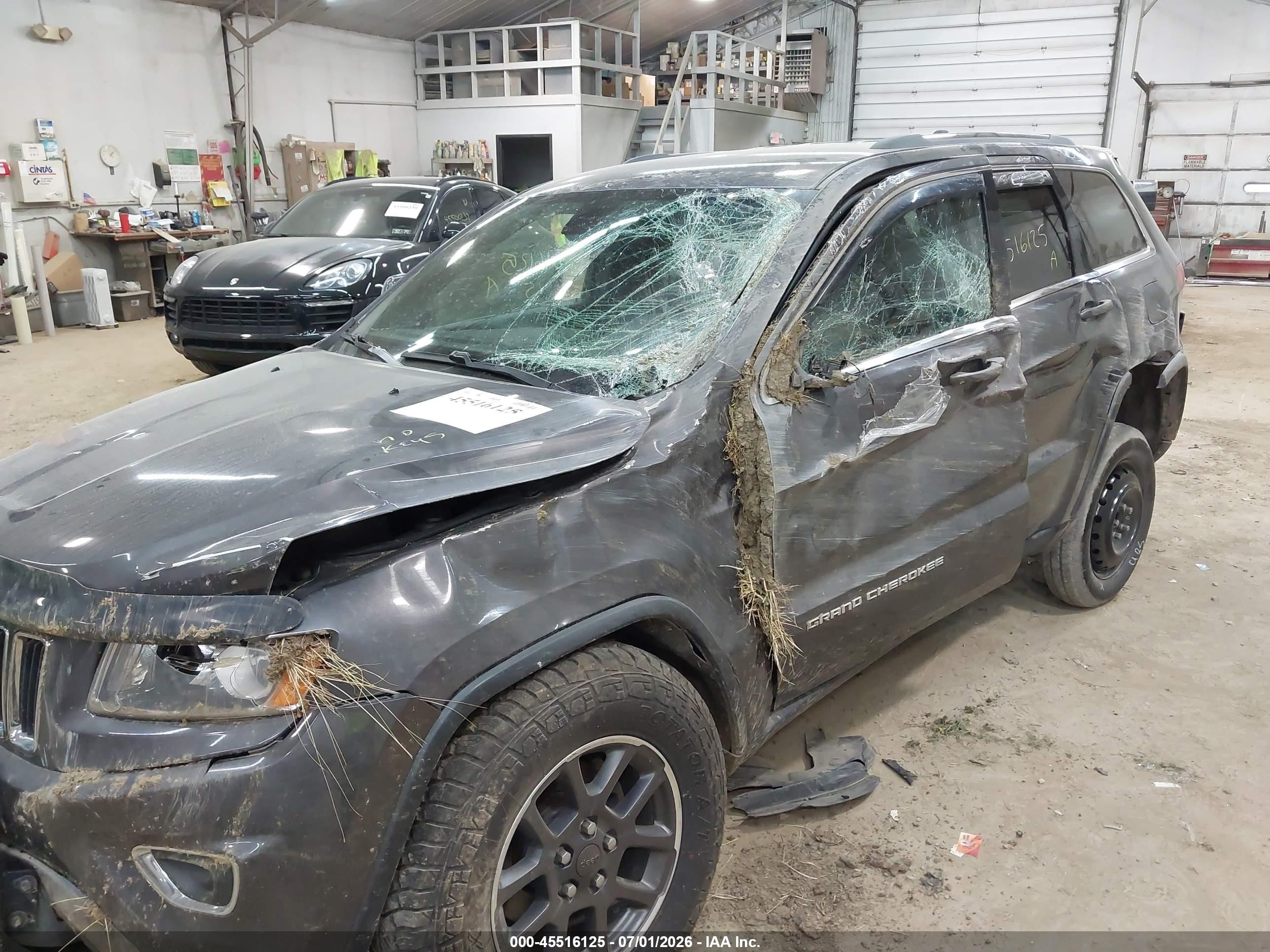 2015 Jeep Grand Cherokee Laredo Gray vin: 1C4RJFAG8FC846015