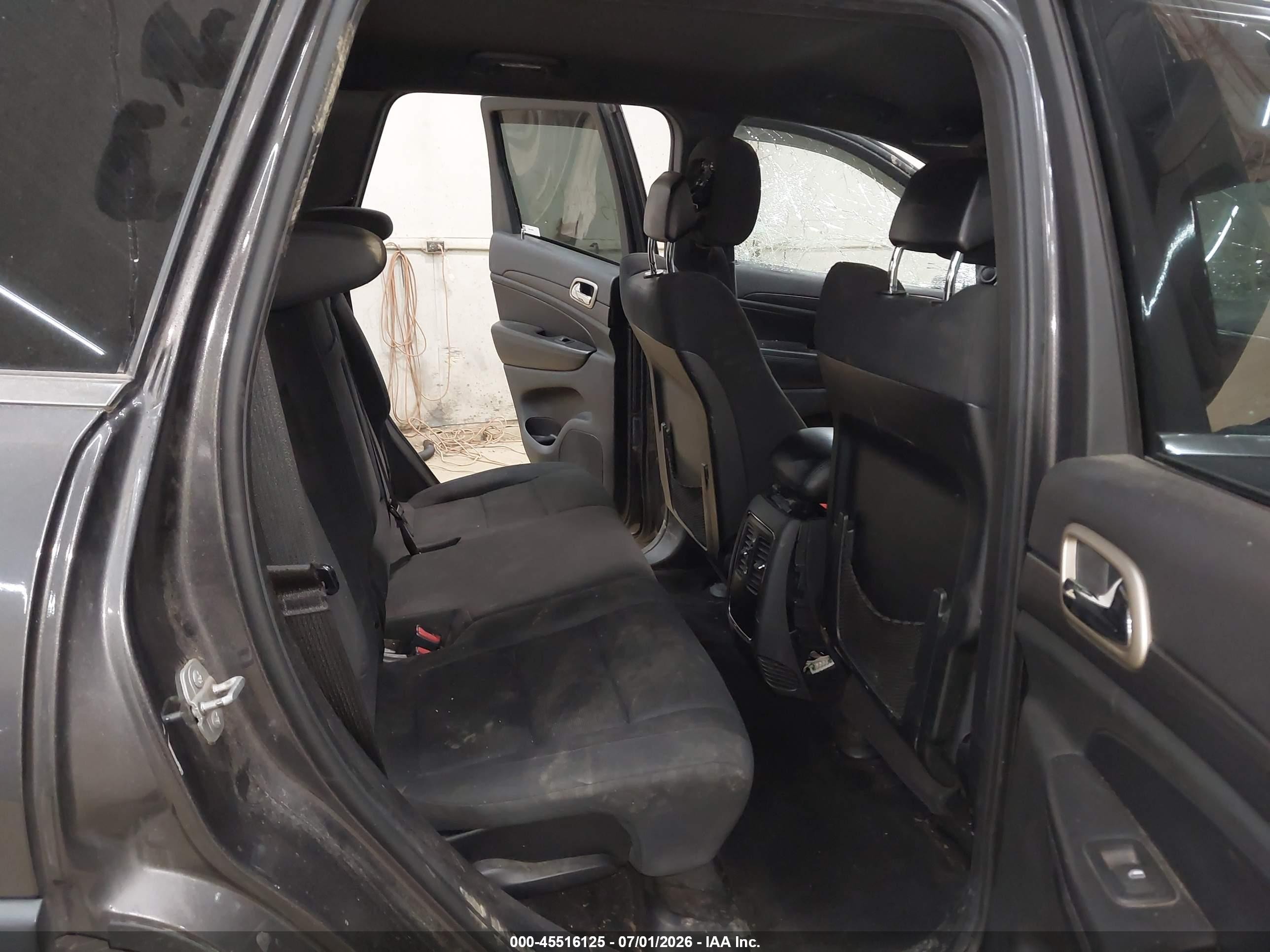 2015 Jeep Grand Cherokee Laredo Gray vin: 1C4RJFAG8FC846015