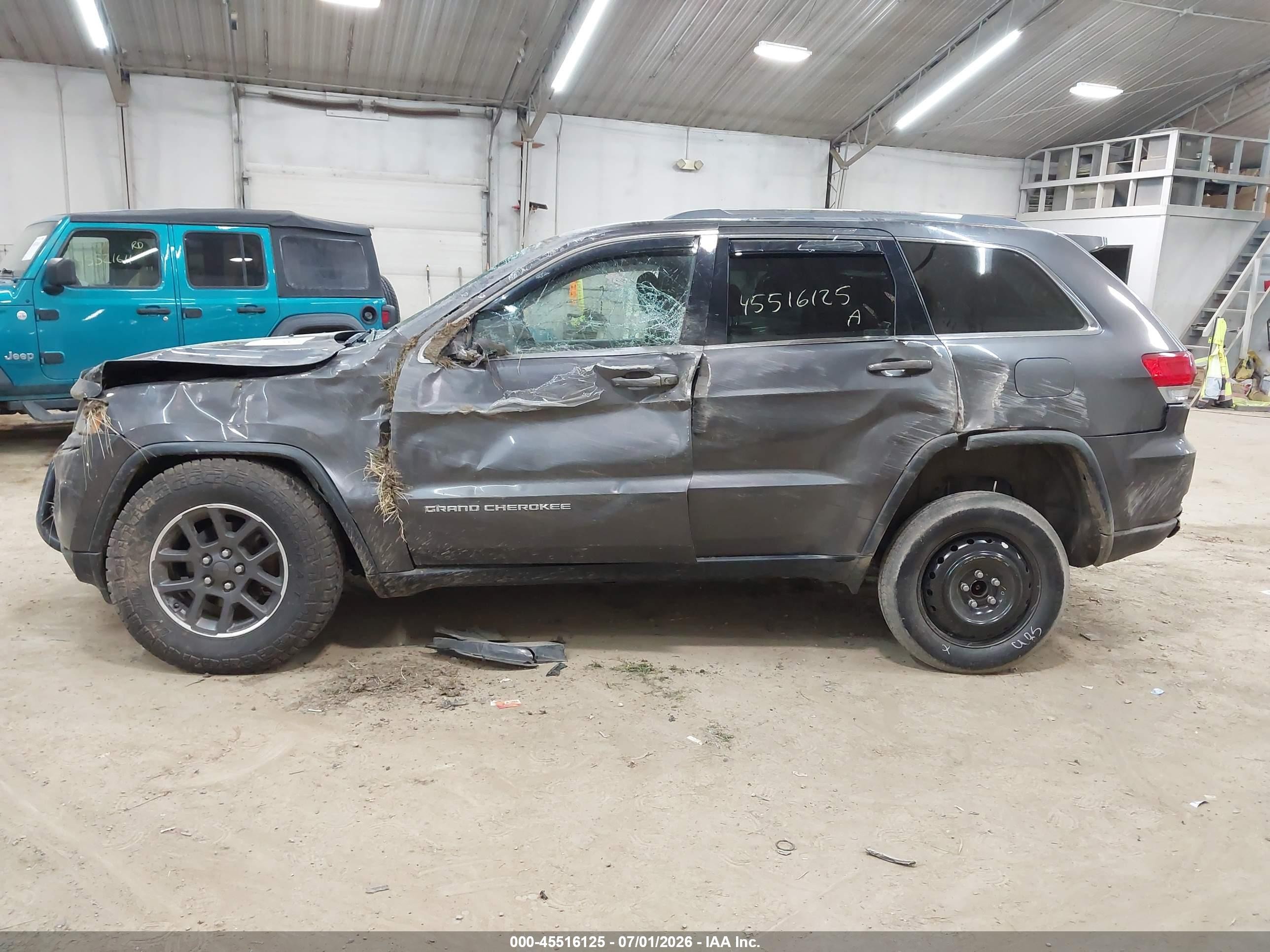 2015 Jeep Grand Cherokee Laredo Gray vin: 1C4RJFAG8FC846015