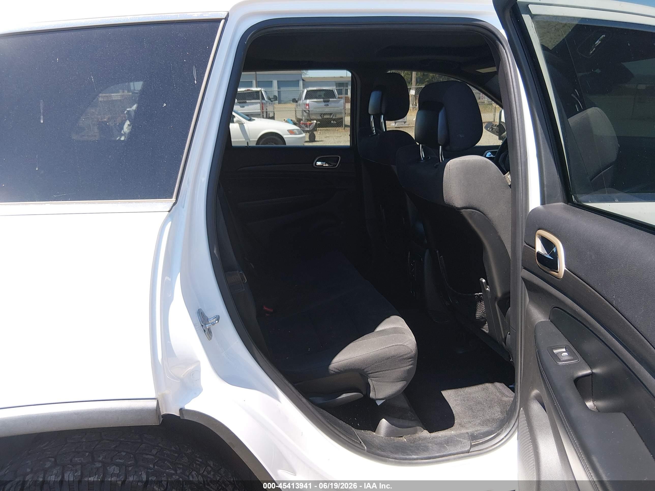 2015 Jeep Grand Cherokee Laredo White vin: 1C4RJFAG8FC858584