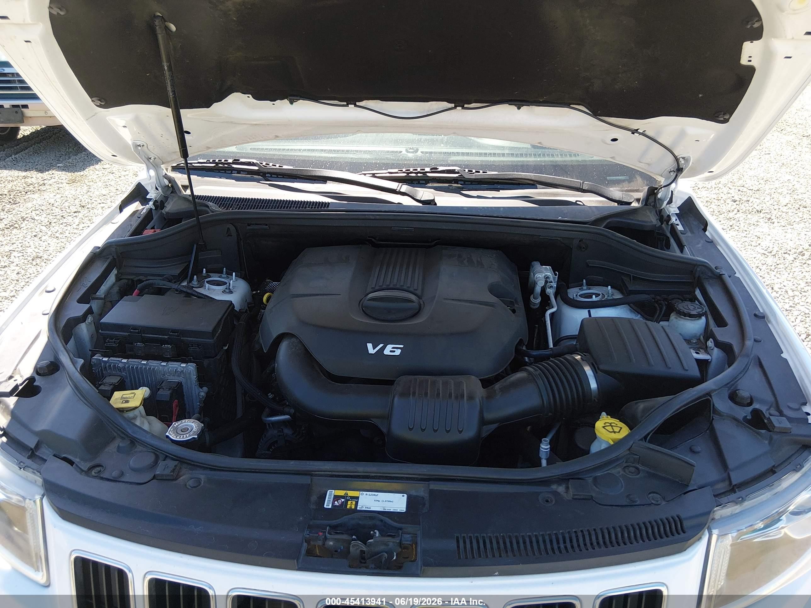 2015 Jeep Grand Cherokee Laredo White vin: 1C4RJFAG8FC858584