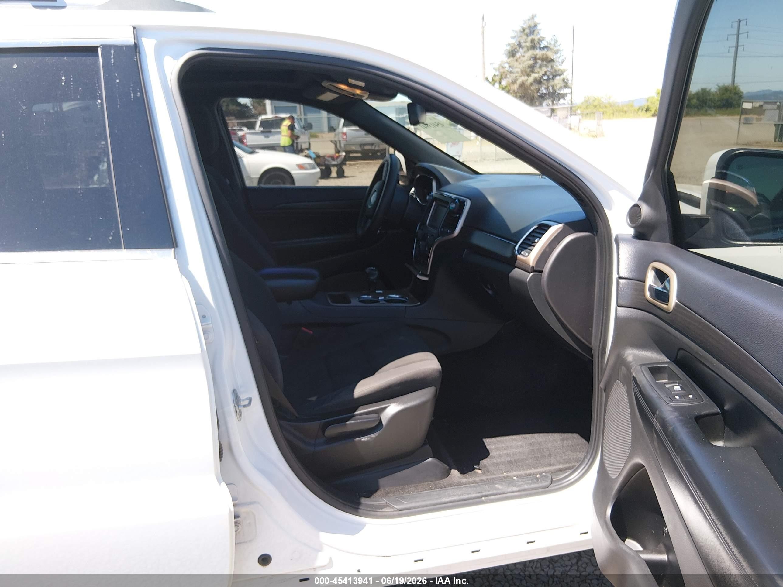 2015 Jeep Grand Cherokee Laredo White vin: 1C4RJFAG8FC858584