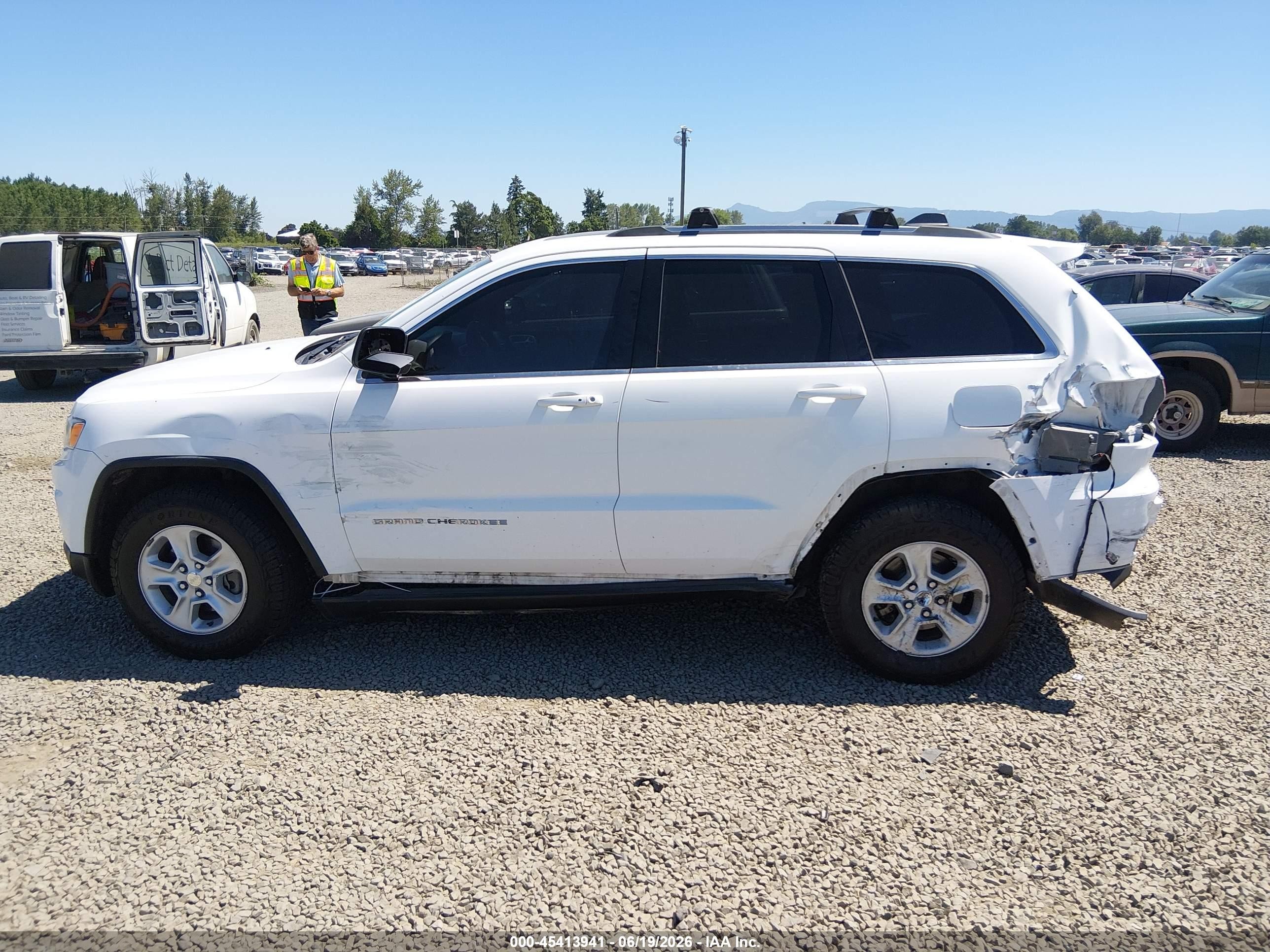 2015 Jeep Grand Cherokee Laredo White vin: 1C4RJFAG8FC858584
