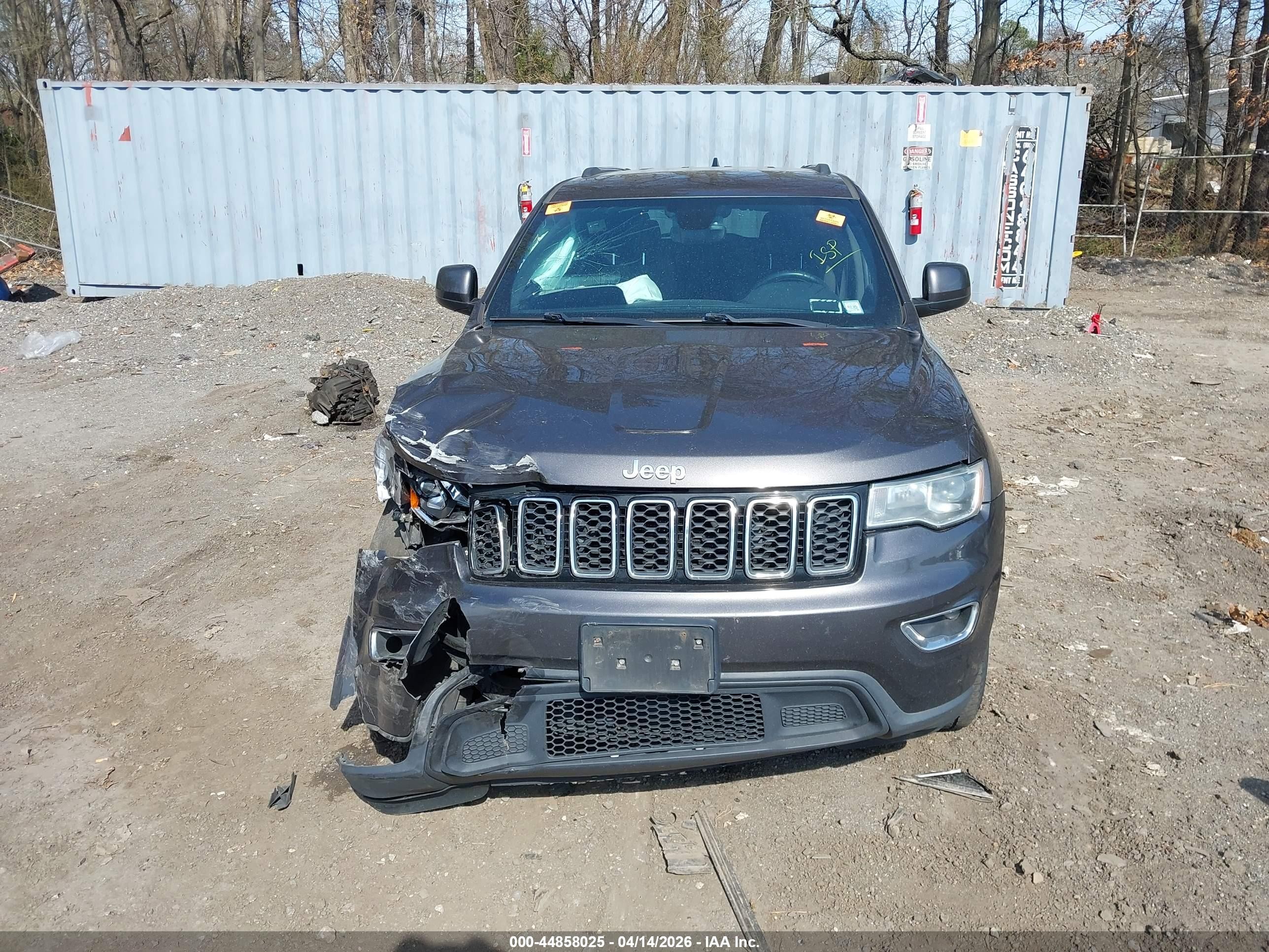 2017 Jeep Grand Cherokee Laredo 4x4 Gray vin: 1C4RJFAG8HC901002