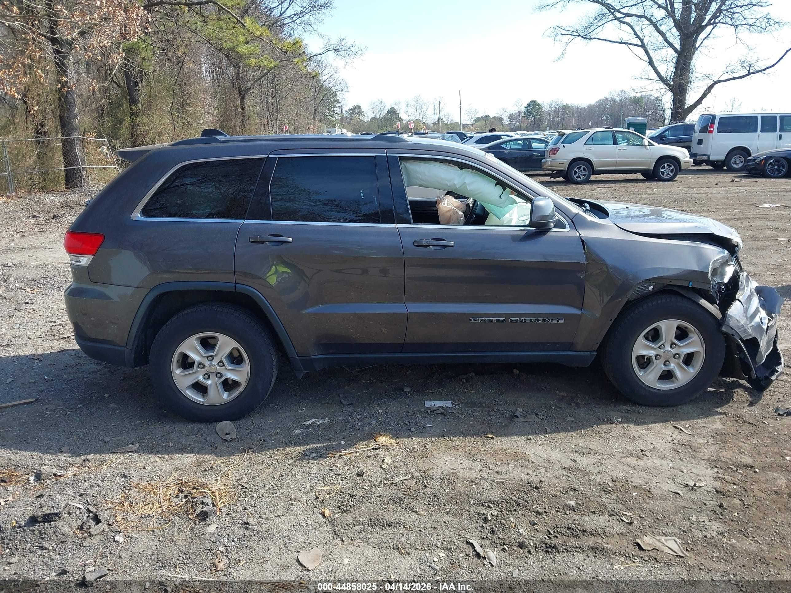 2017 Jeep Grand Cherokee Laredo 4x4 Gray vin: 1C4RJFAG8HC901002