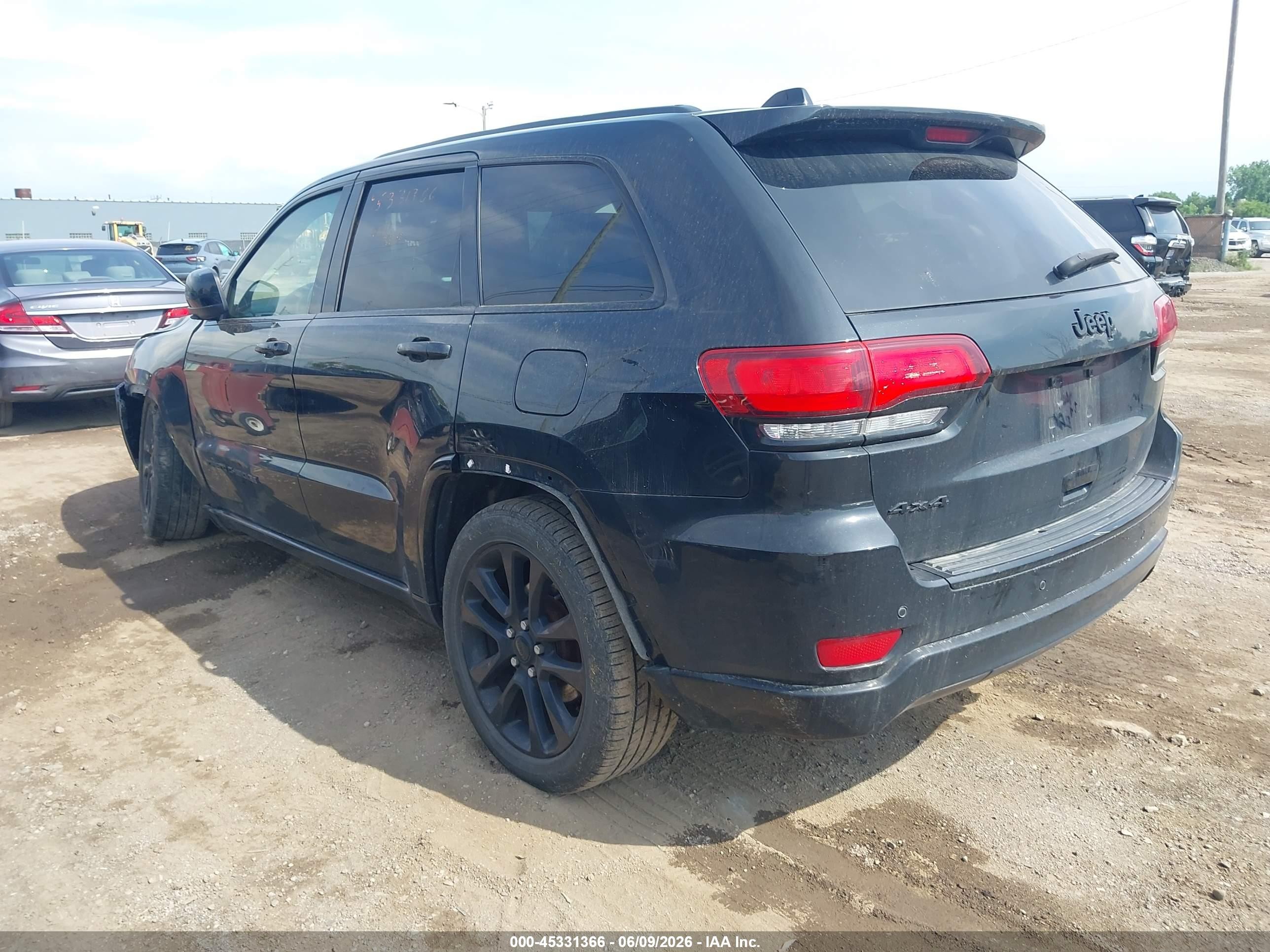 2018 Jeep Grand Cherokee Altitude 4x4 Черный vin: 1C4RJFAG8JC136203