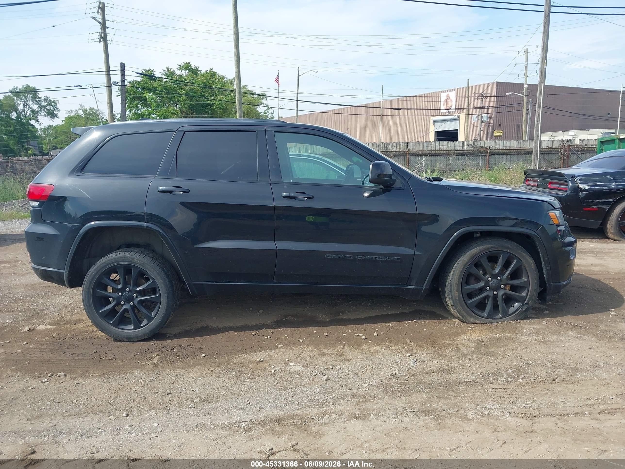 2018 Jeep Grand Cherokee Altitude 4x4 Черный vin: 1C4RJFAG8JC136203