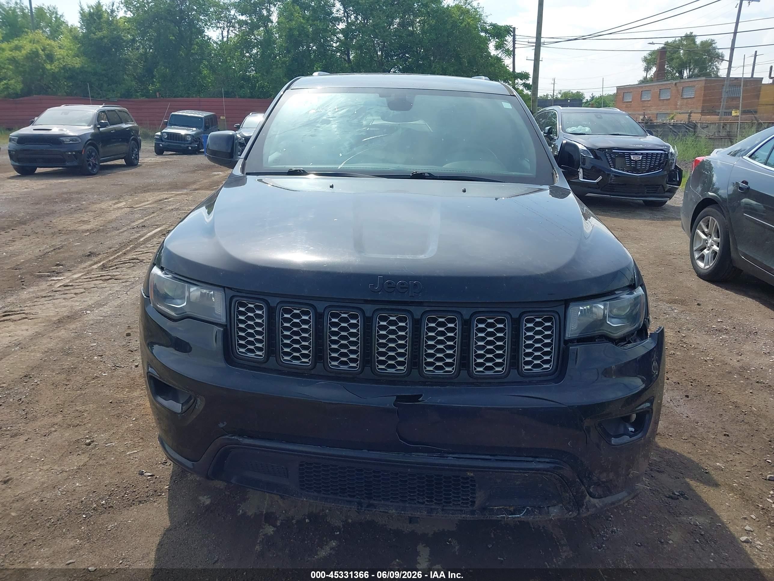 2018 Jeep Grand Cherokee Altitude 4x4 Черный vin: 1C4RJFAG8JC136203