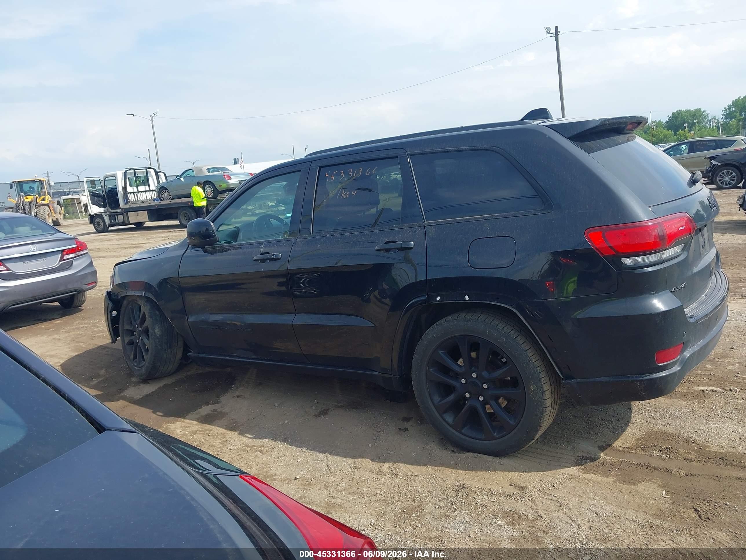 2018 Jeep Grand Cherokee Altitude 4x4 Черный vin: 1C4RJFAG8JC136203