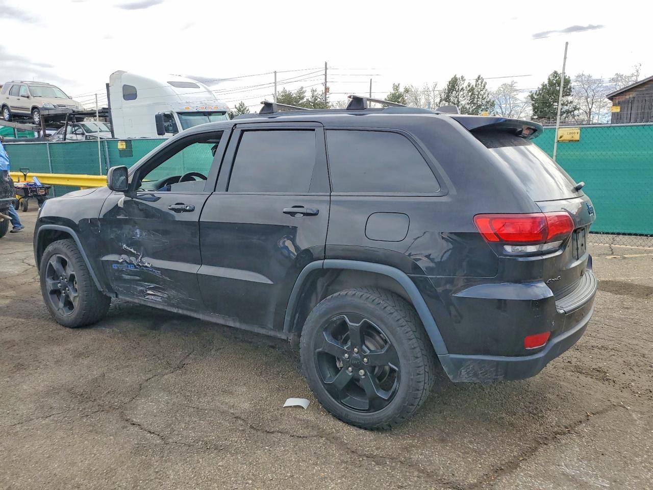 2018 Jeep Grand Cherokee Laredo Черный vin: 1C4RJFAG8JC466441