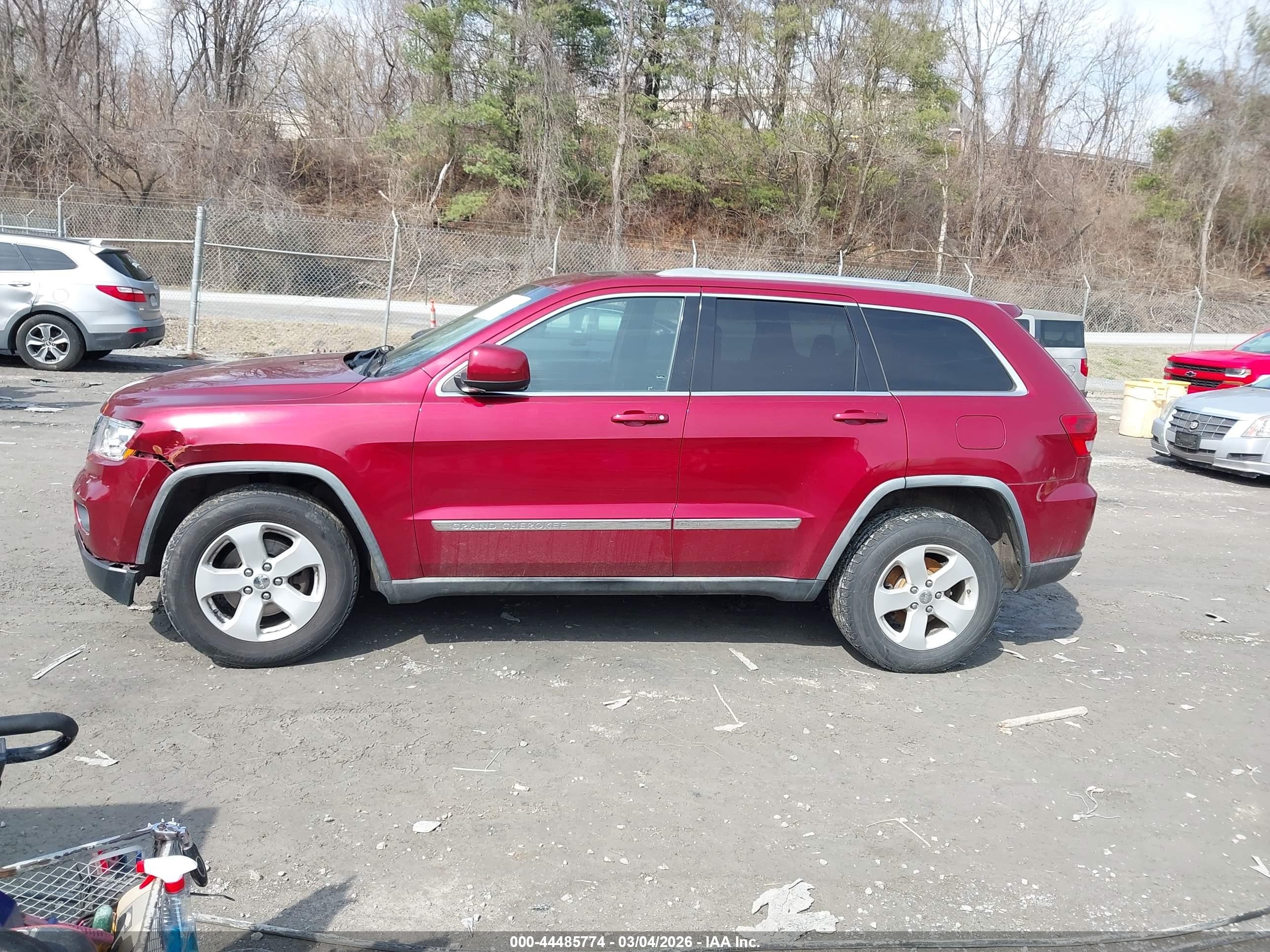 2012 Jeep Grand Cherokee Laredo Burgundy vin: 1C4RJFAG9CC115556