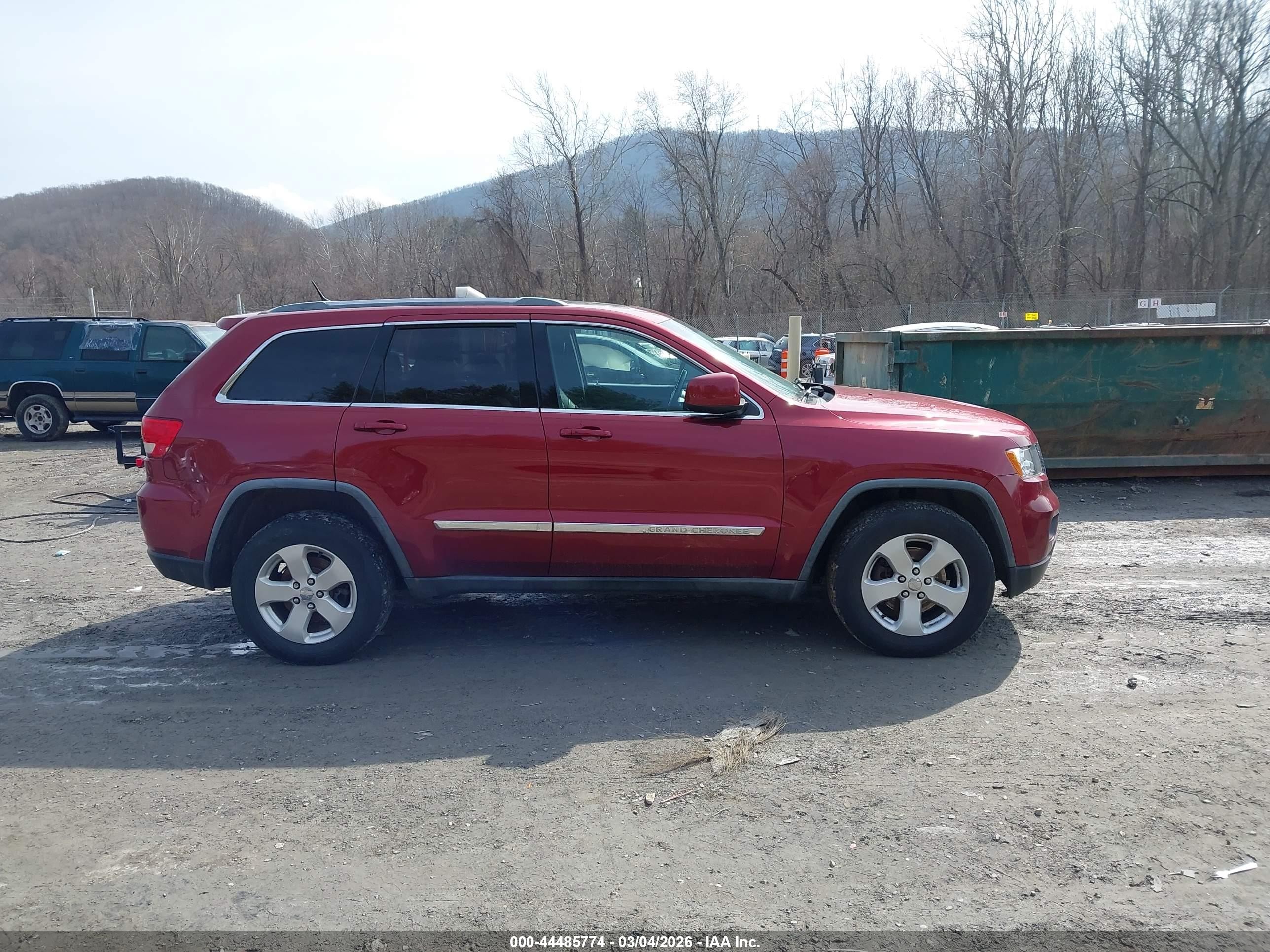 2012 Jeep Grand Cherokee Laredo Burgundy vin: 1C4RJFAG9CC115556