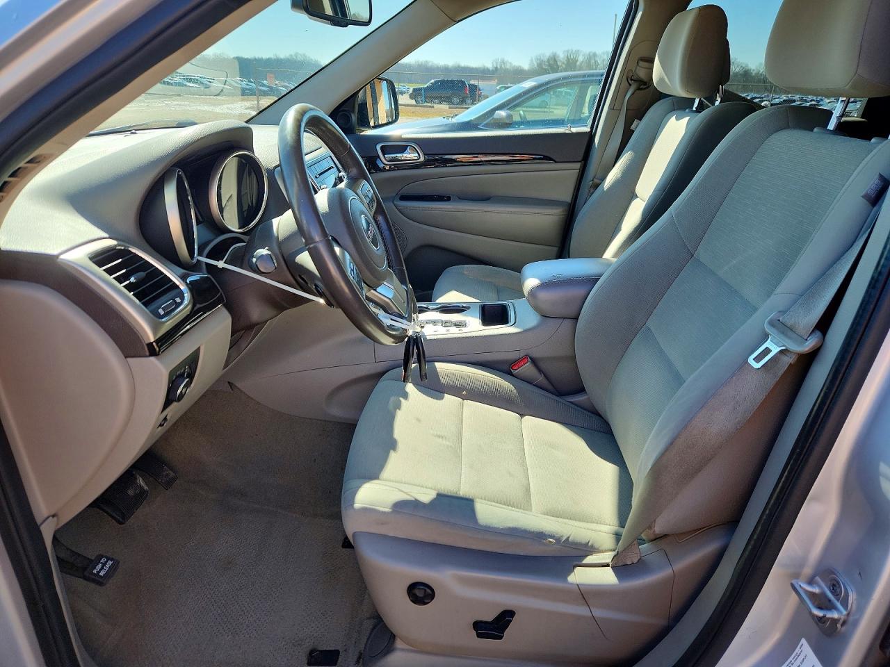 2012 Jeep Grand Cherokee Laredo Silver vin: 1C4RJFAG9CC141512