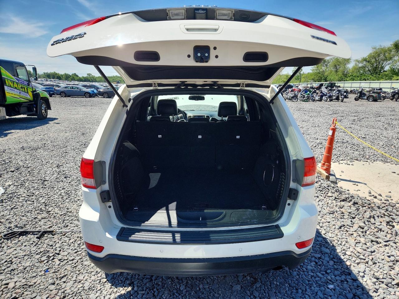 2012 Jeep Grand Cherokee Laredo White vin: 1C4RJFAG9CC179791
