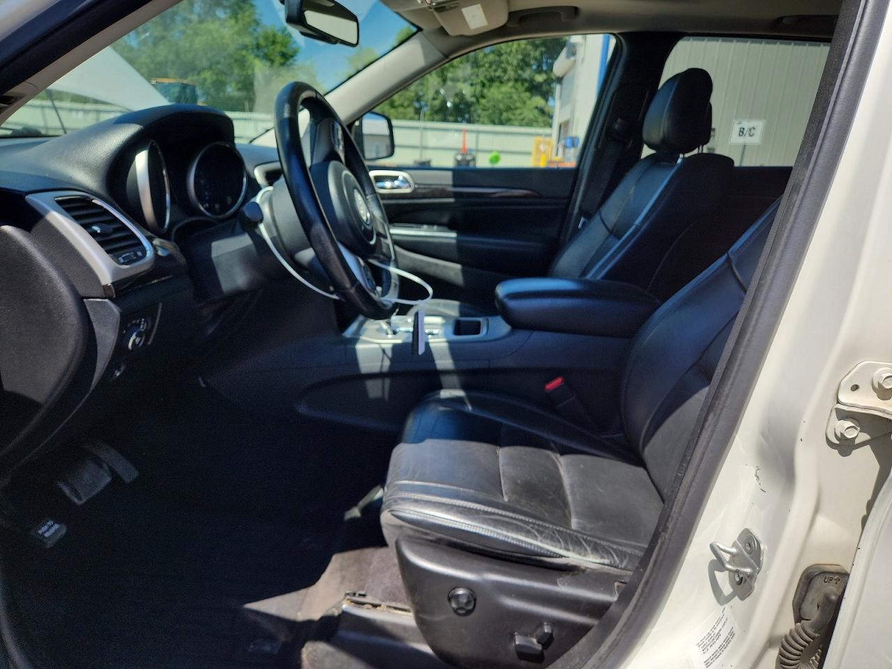 2012 Jeep Grand Cherokee Laredo White vin: 1C4RJFAG9CC179791