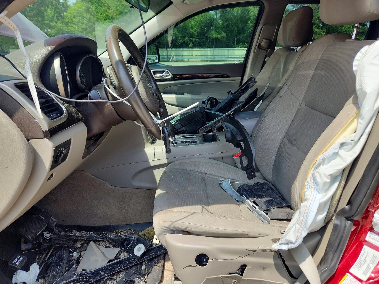 2012 Jeep Grand Cherokee Laredo Red vin: 1C4RJFAG9CC182027