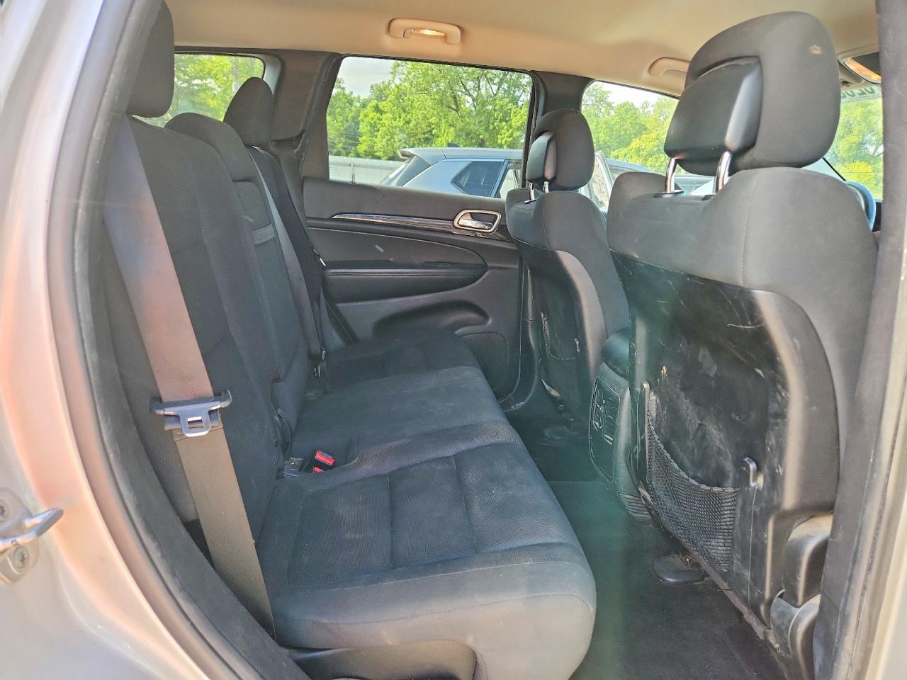 2012 Jeep Grand Cherokee Laredo Серебряный vin: 1C4RJFAG9CC263481