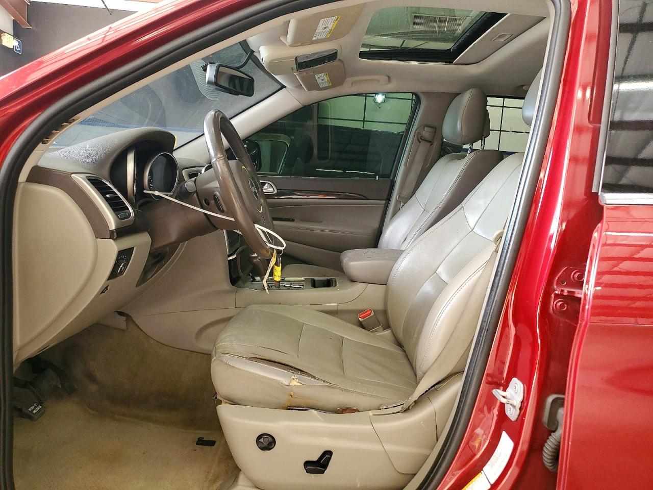 2012 Jeep Grand Cherokee Laredo Красный vin: 1C4RJFAG9CC296884