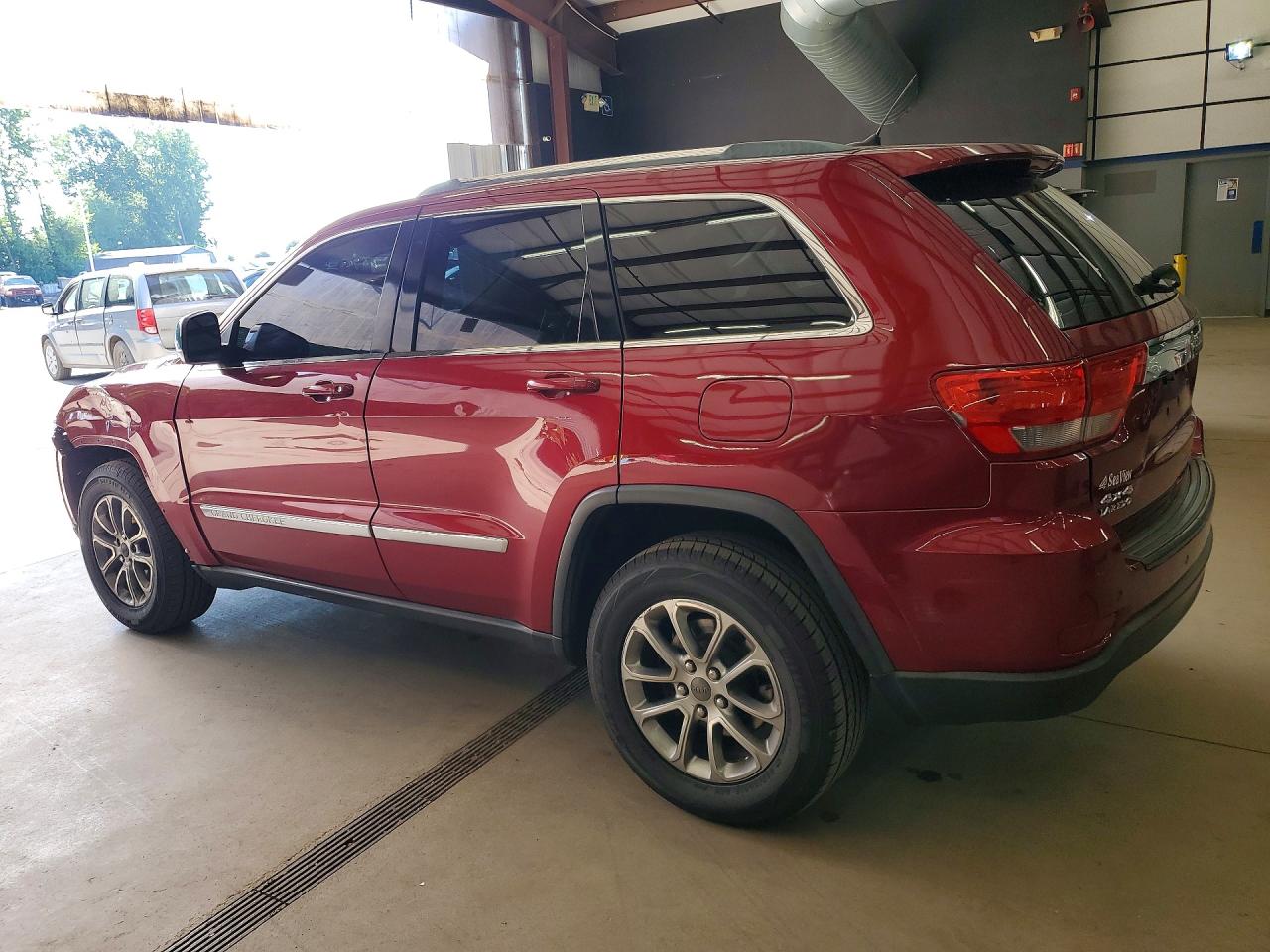2012 Jeep Grand Cherokee Laredo Красный vin: 1C4RJFAG9CC296884