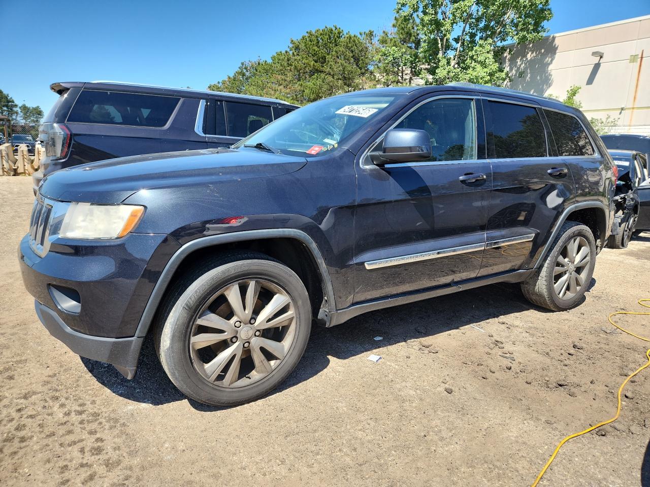 2012 Jeep Grand Cherokee Laredo Серый vin: 1C4RJFAG9CC299333 Damage: Left Front Fender, Multiple Scratches Heavy, 2