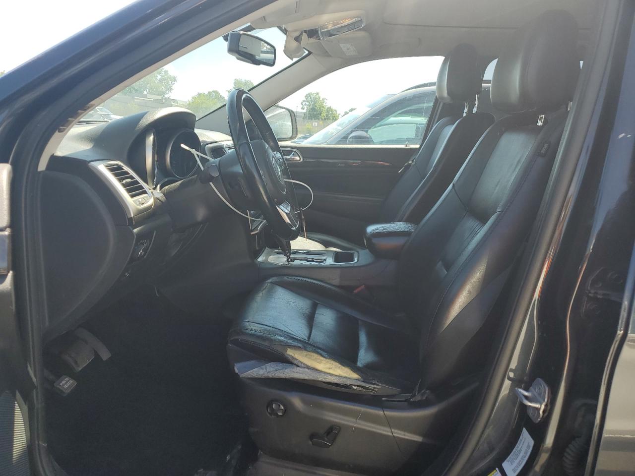 2012 Jeep Grand Cherokee Laredo Серый vin: 1C4RJFAG9CC299333 Damage: Left Front Seat Cushion, Cut, 7 To 8 Inches