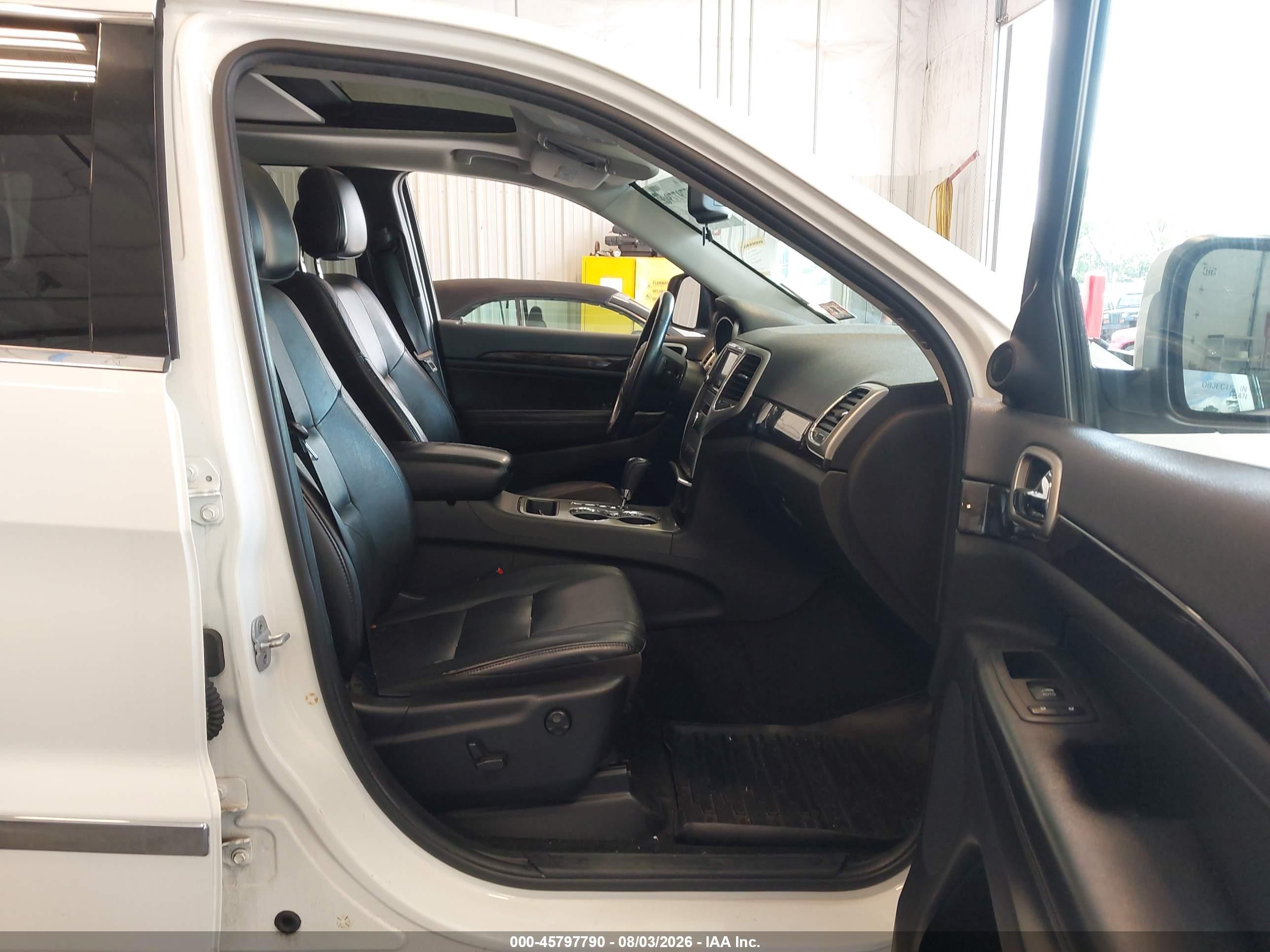 2012 Jeep Grand Cherokee Laredo Белый vin: 1C4RJFAG9CC332766