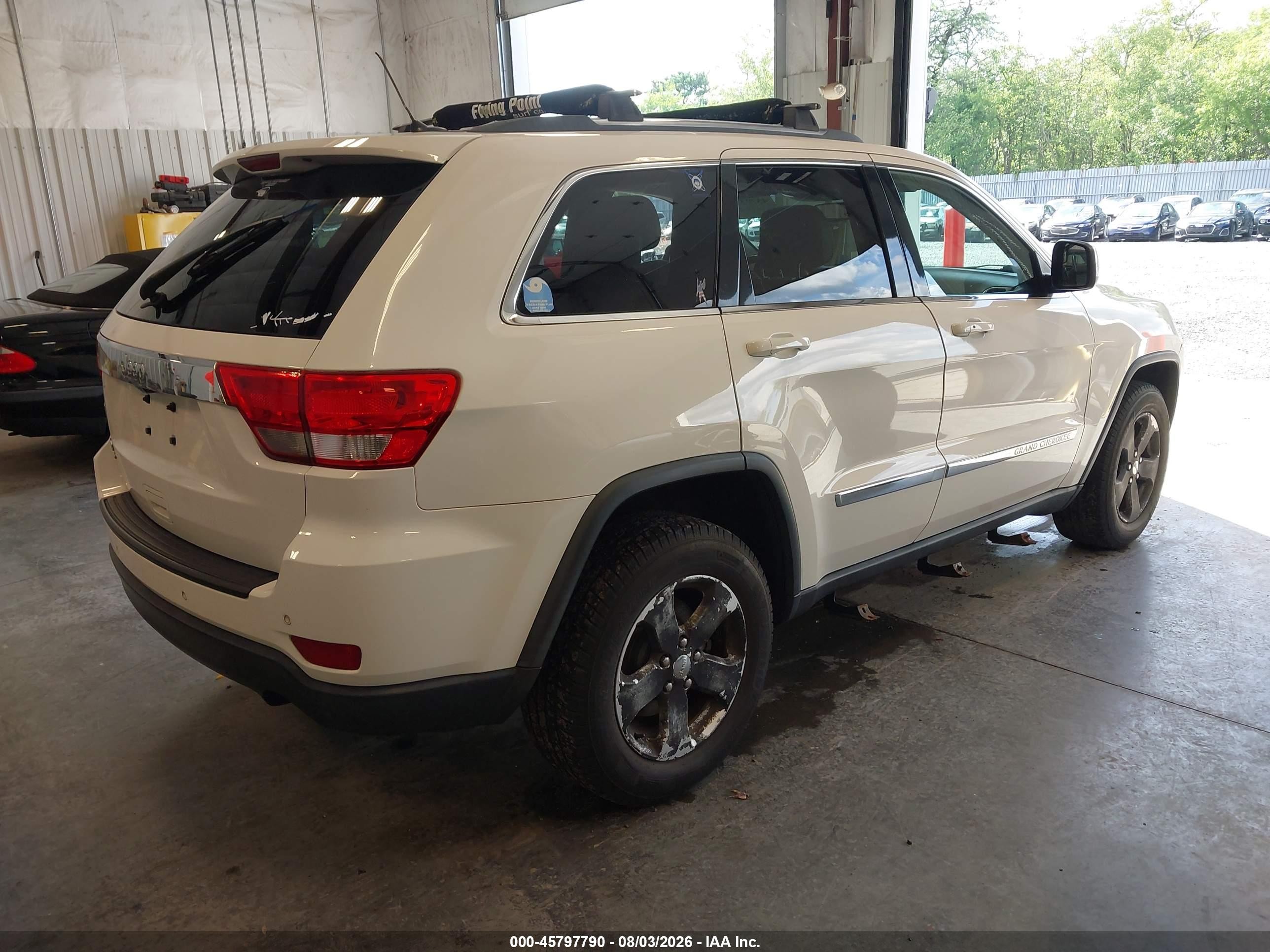2012 Jeep Grand Cherokee Laredo Белый vin: 1C4RJFAG9CC332766