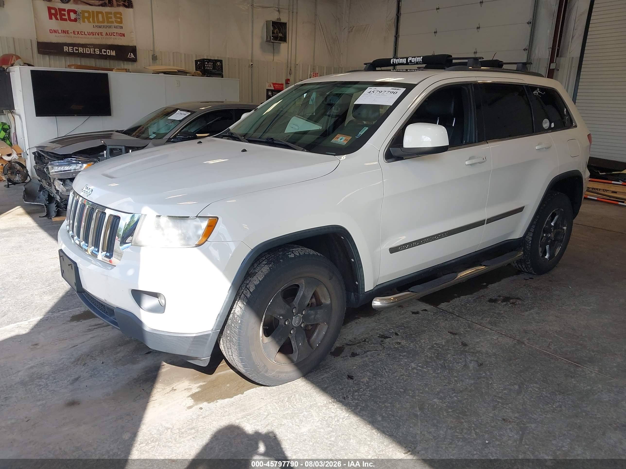 2012 Jeep Grand Cherokee Laredo Белый vin: 1C4RJFAG9CC332766