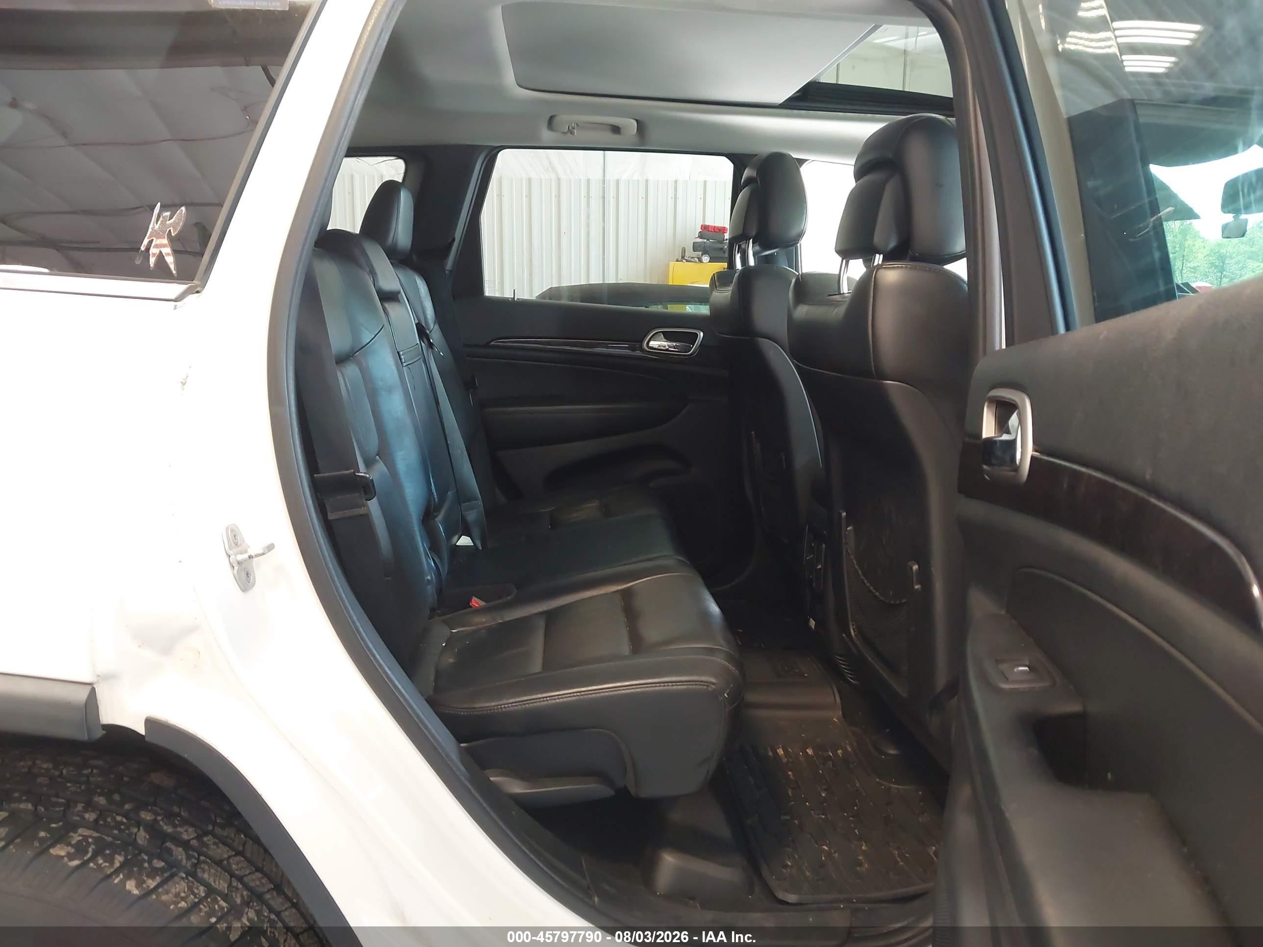 2012 Jeep Grand Cherokee Laredo Белый vin: 1C4RJFAG9CC332766