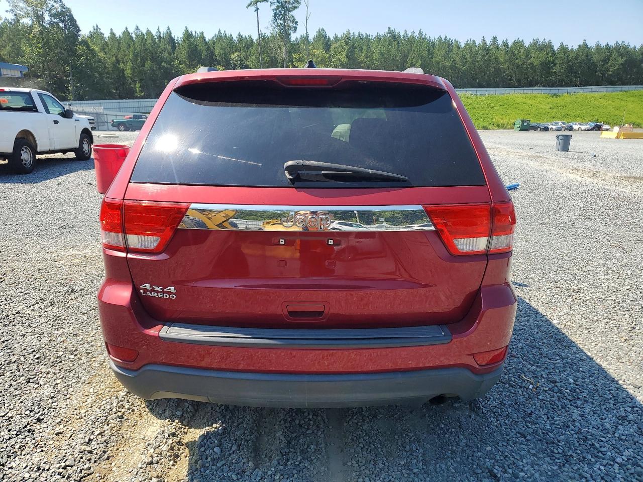2013 Jeep Grand Cherokee Laredo Red vin: 1C4RJFAG9DC537313