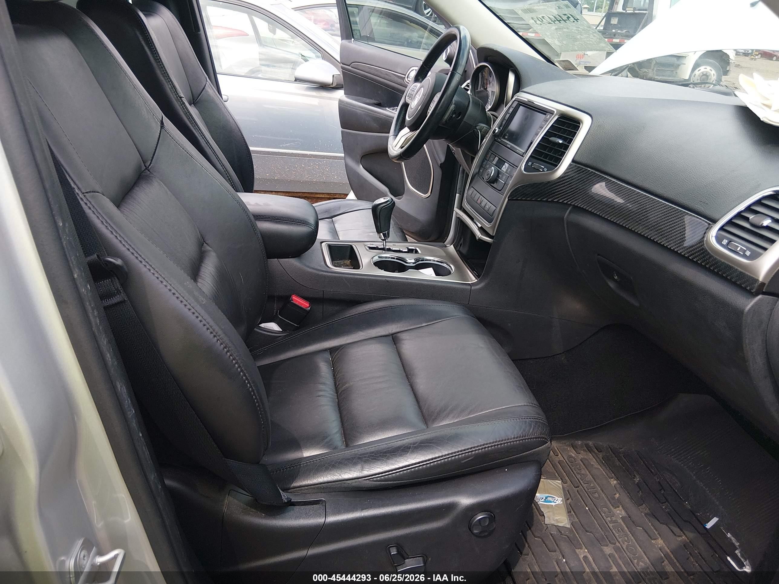 2013 Jeep Grand Cherokee Laredo Silver vin: 1C4RJFAG9DC544827