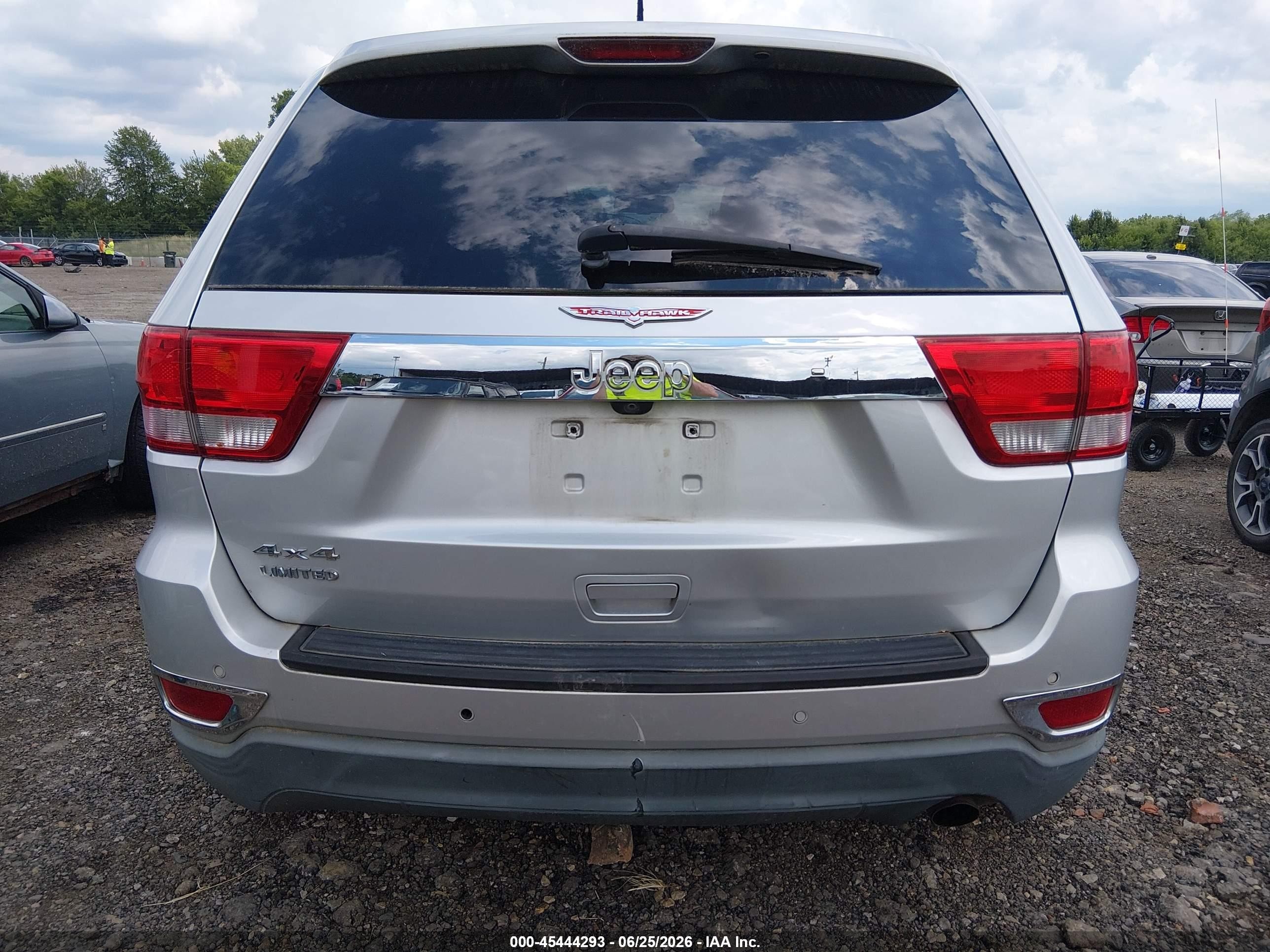 2013 Jeep Grand Cherokee Laredo Silver vin: 1C4RJFAG9DC544827