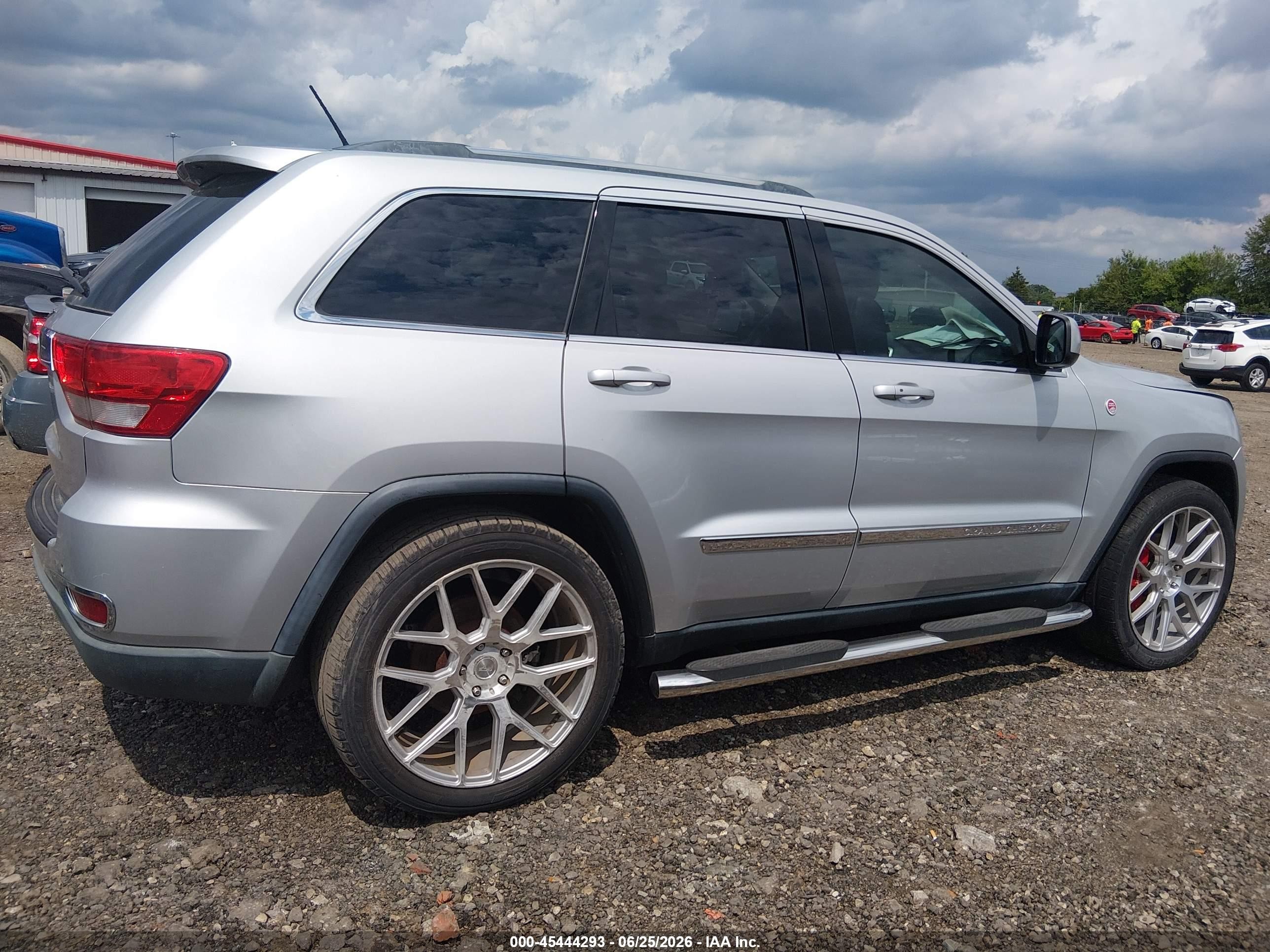 2013 Jeep Grand Cherokee Laredo Silver vin: 1C4RJFAG9DC544827