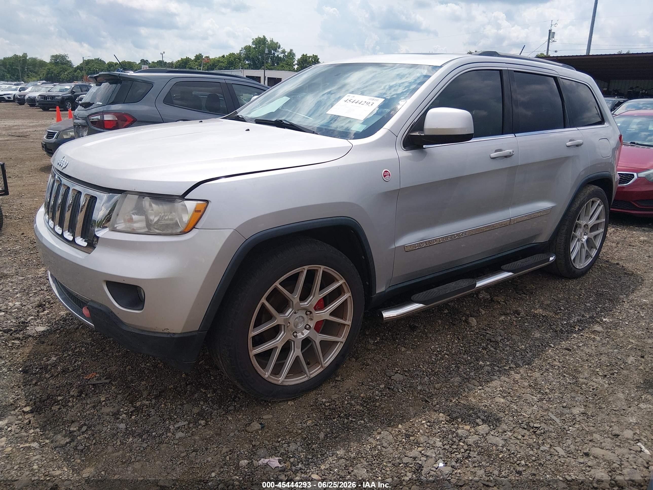 2013 Jeep Grand Cherokee Laredo Silver vin: 1C4RJFAG9DC544827