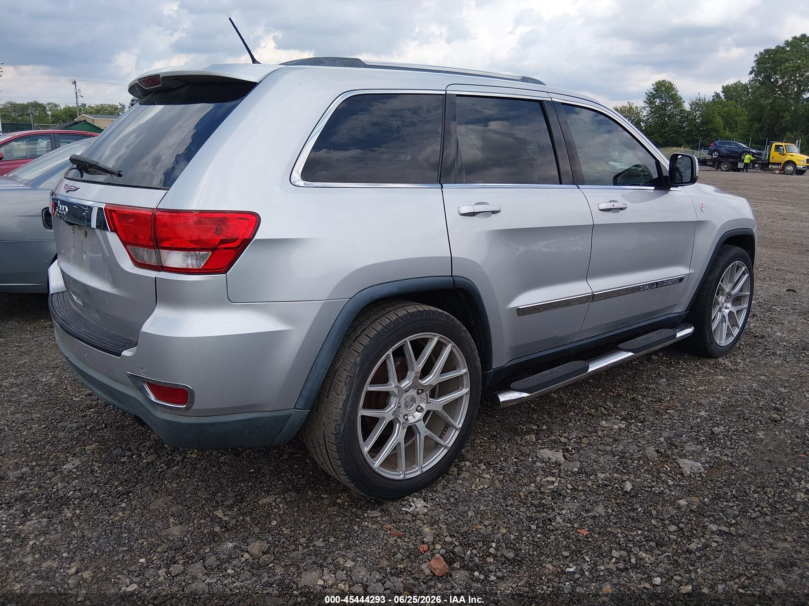 2013 Jeep Grand Cherokee Laredo Silver vin: 1C4RJFAG9DC544827