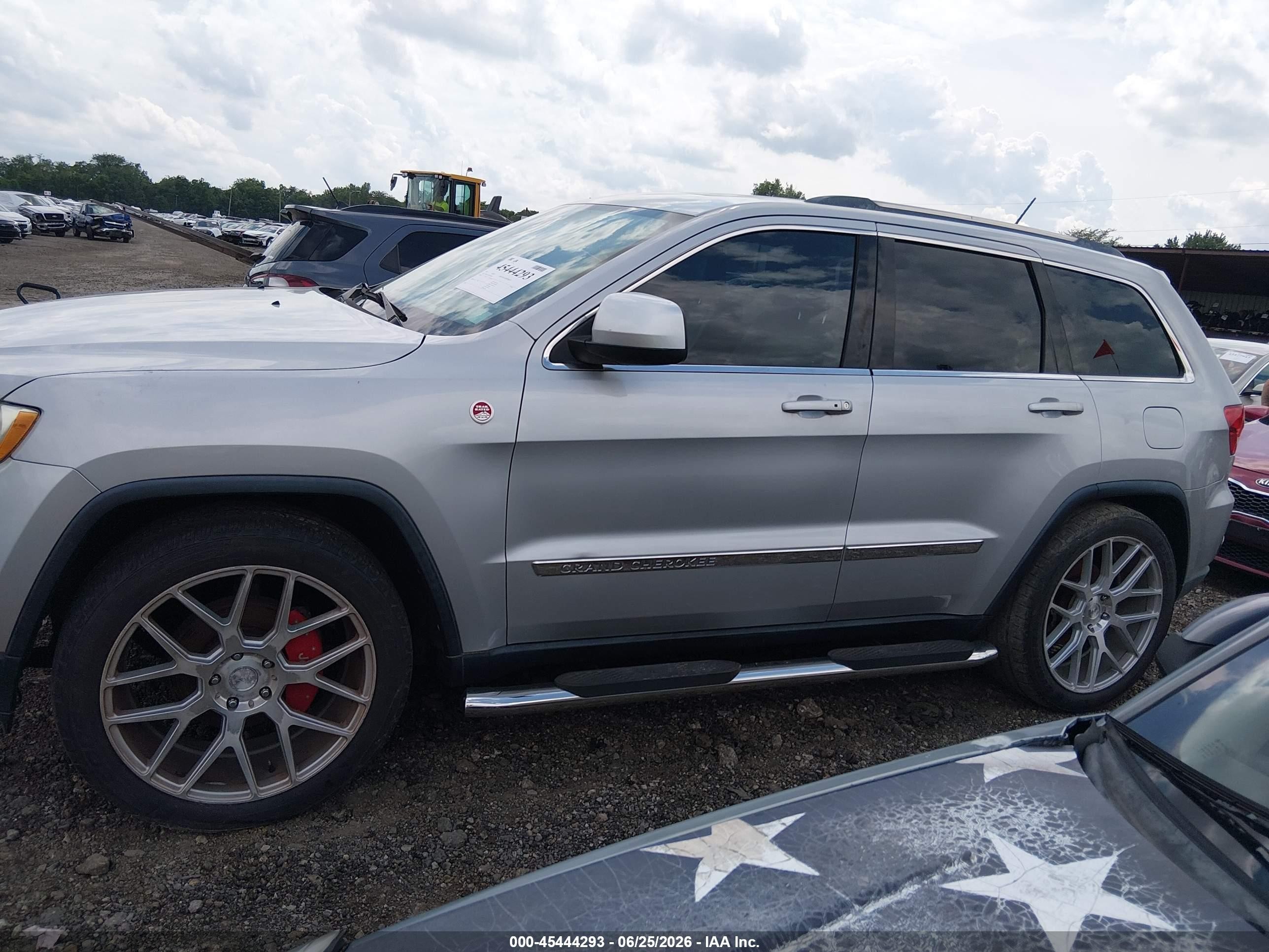 2013 Jeep Grand Cherokee Laredo Silver vin: 1C4RJFAG9DC544827
